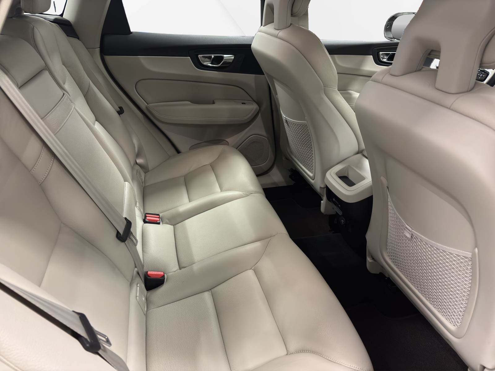 VOLVO XC60 2.0 D5 Inscription AWD-image-5