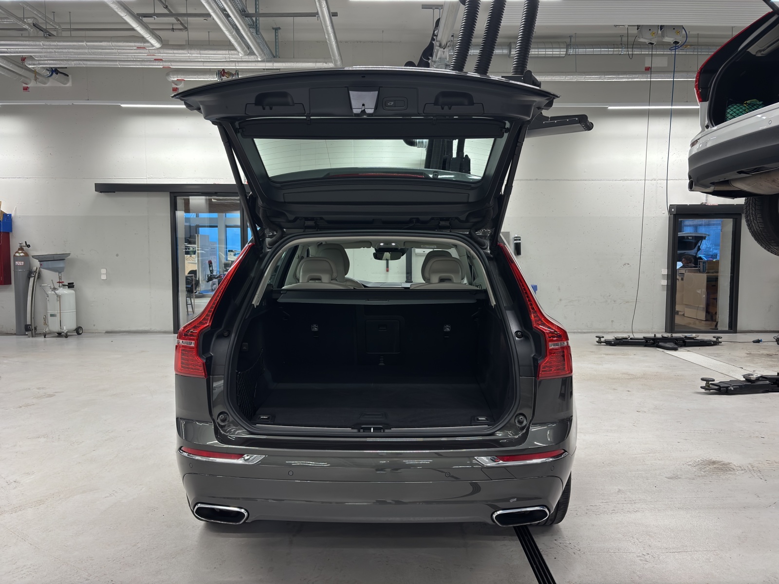 VOLVO XC60 2.0 D5 Inscription AWD-image-11