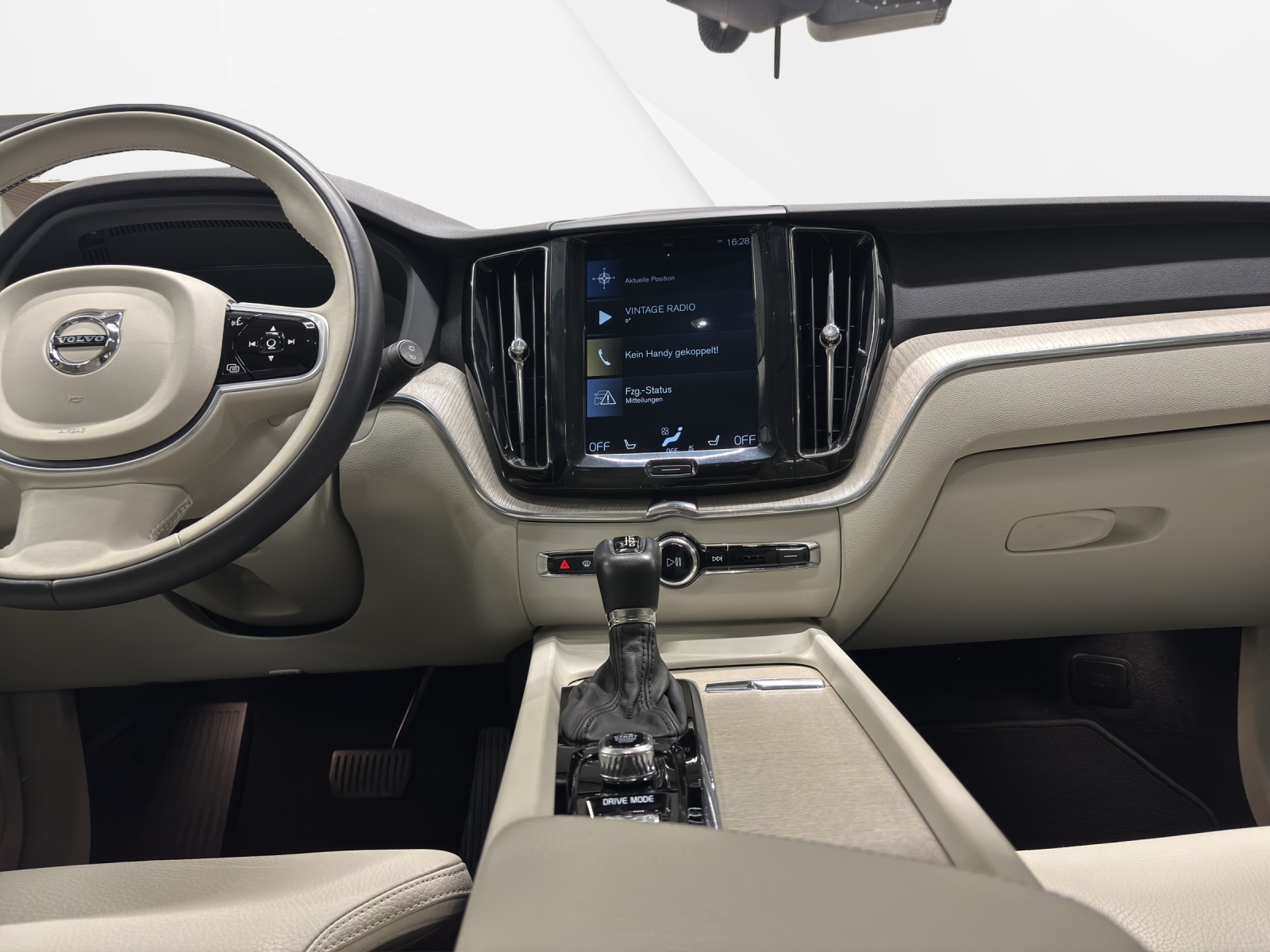 VOLVO XC60 2.0 D5 Inscription AWD-image-8