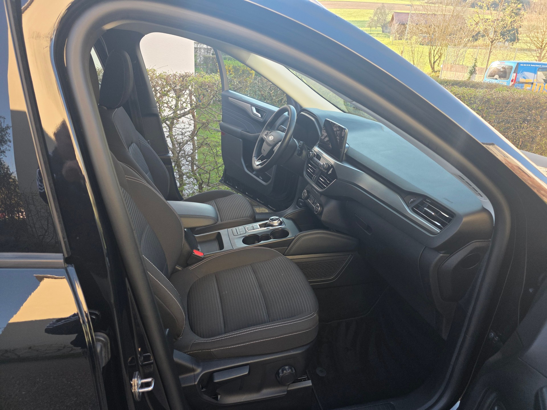 FORD Kuga 2.5 PHEV Titanium 2WD-image-12