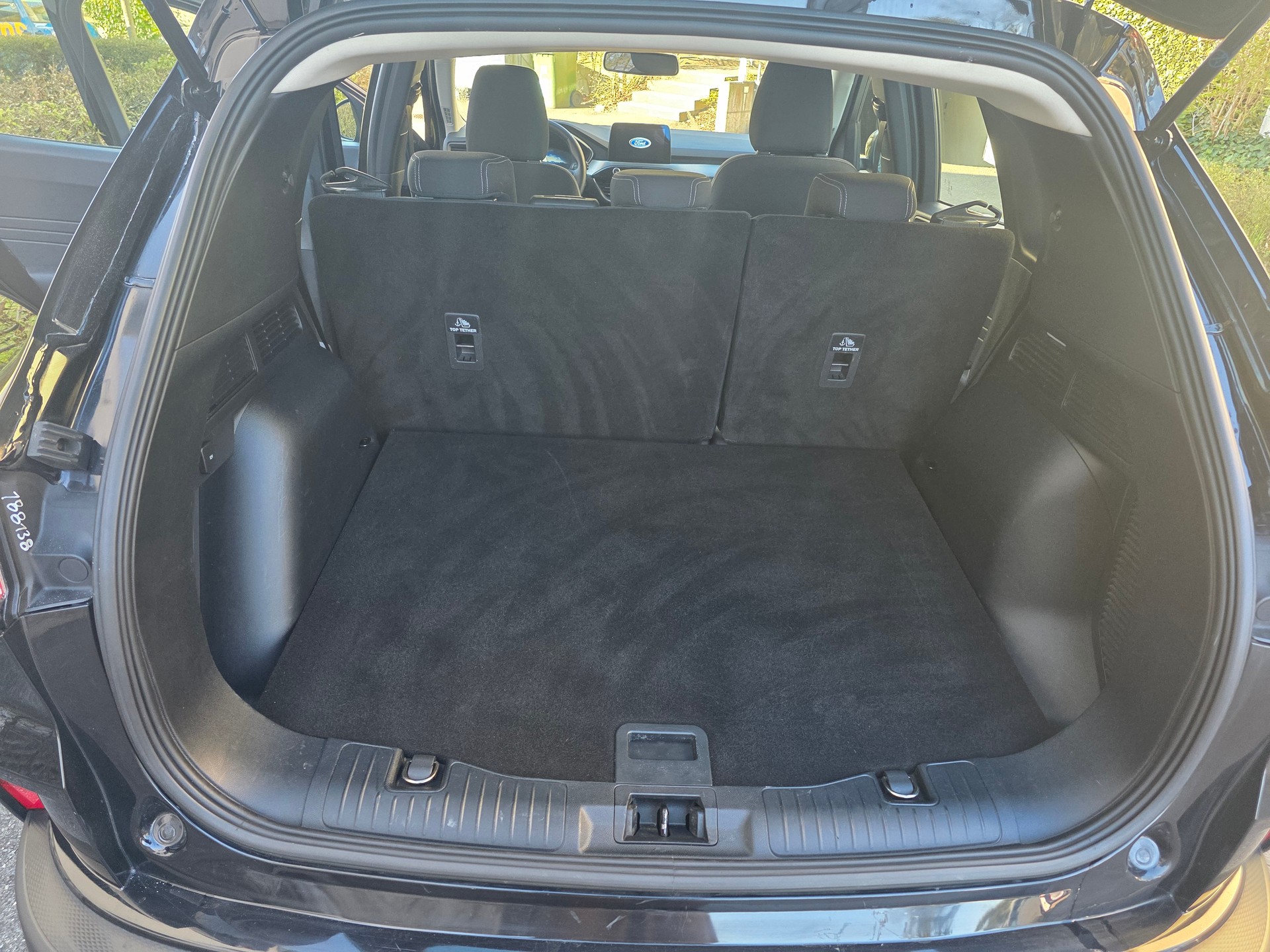 FORD Kuga 2.5 PHEV Titanium 2WD-image-11