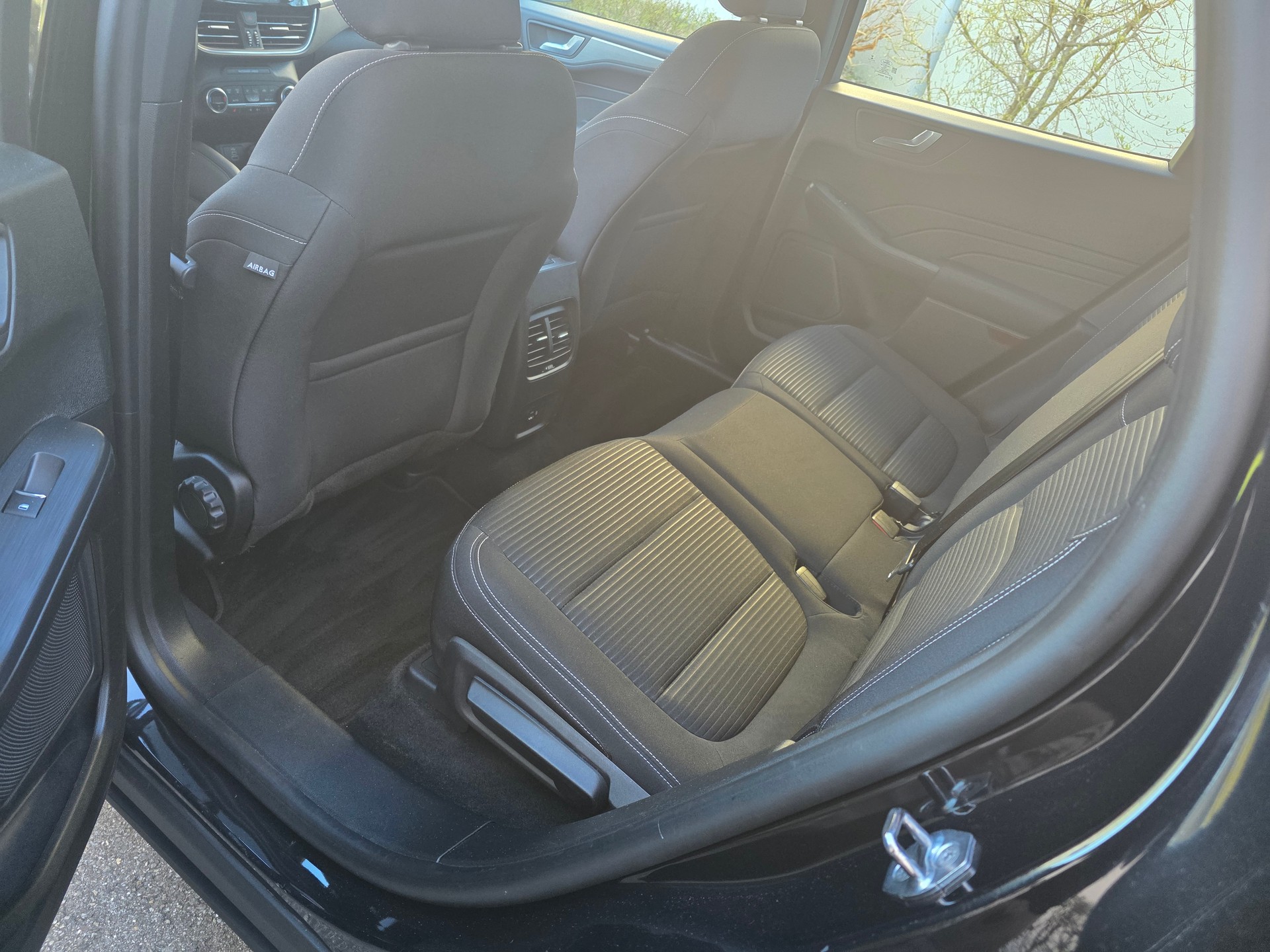 FORD Kuga 2.5 PHEV Titanium 2WD-image-9