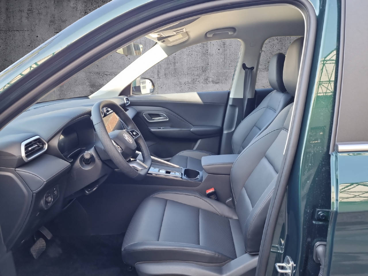 MG ZS 1.5 Hybrid+ Luxury-image-4