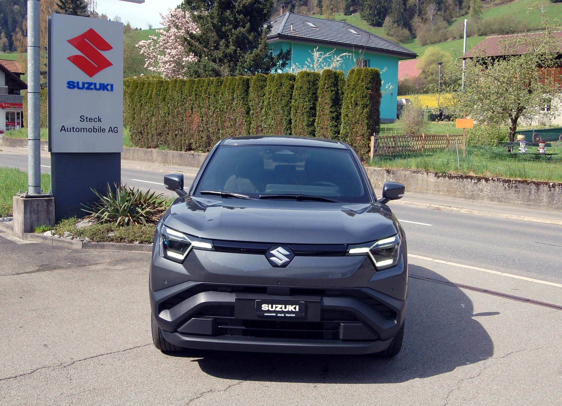 SUZUKI e-Vitara 61kWh Sakura 4x4-showroom-element-1
