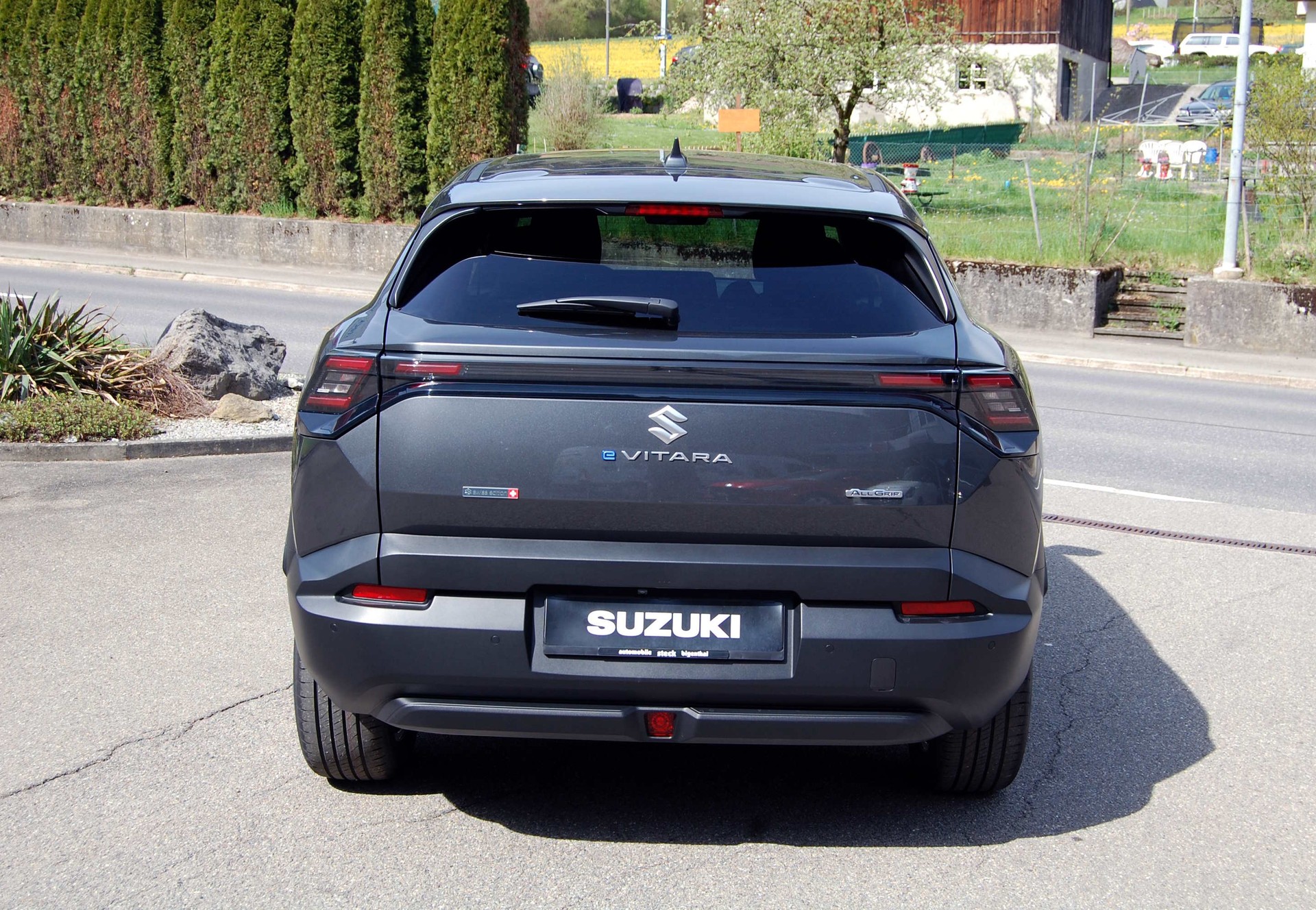 SUZUKI e-Vitara 61kWh Sakura 4x4-image-5