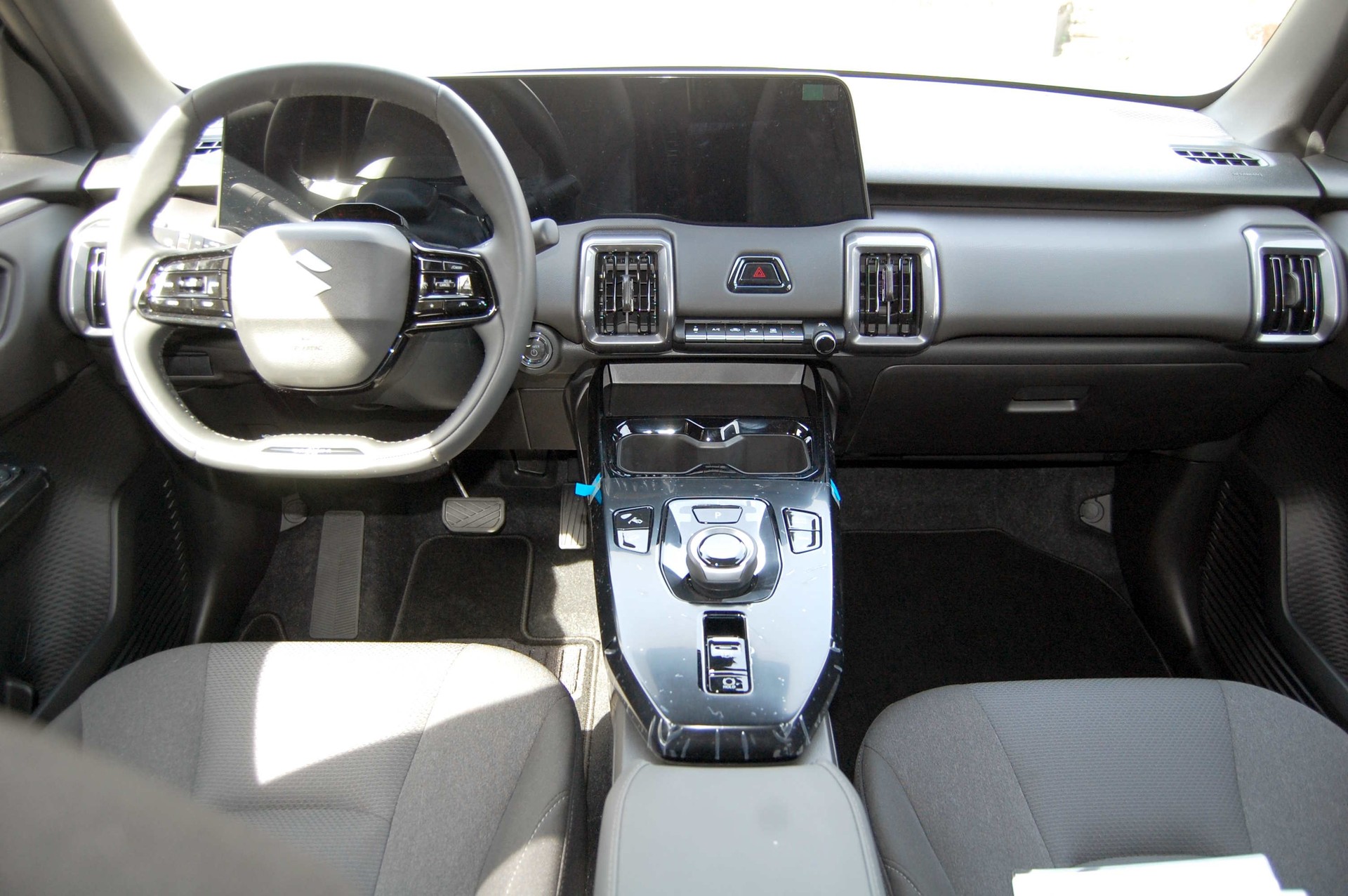 SUZUKI e-Vitara 61kWh Sakura 4x4-image-7