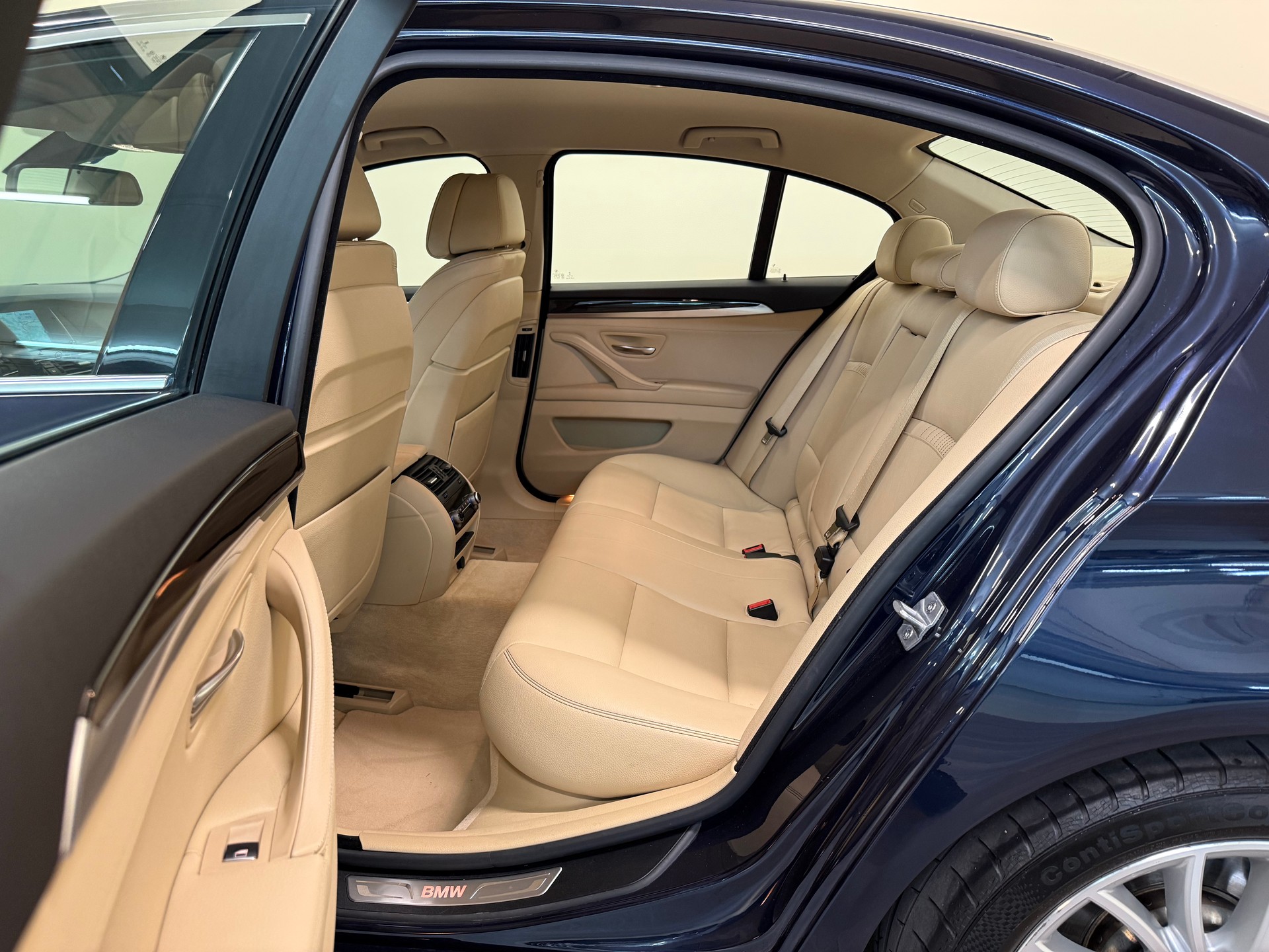 BMW 535i xDrive Luxury Line Steptronic-image-23