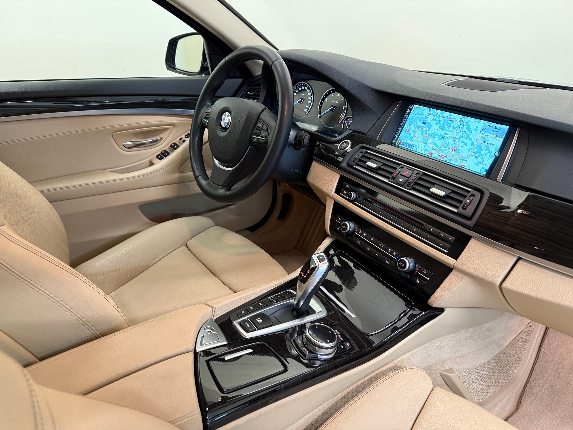 BMW 535i xDrive Luxury Line Steptronic-image-27