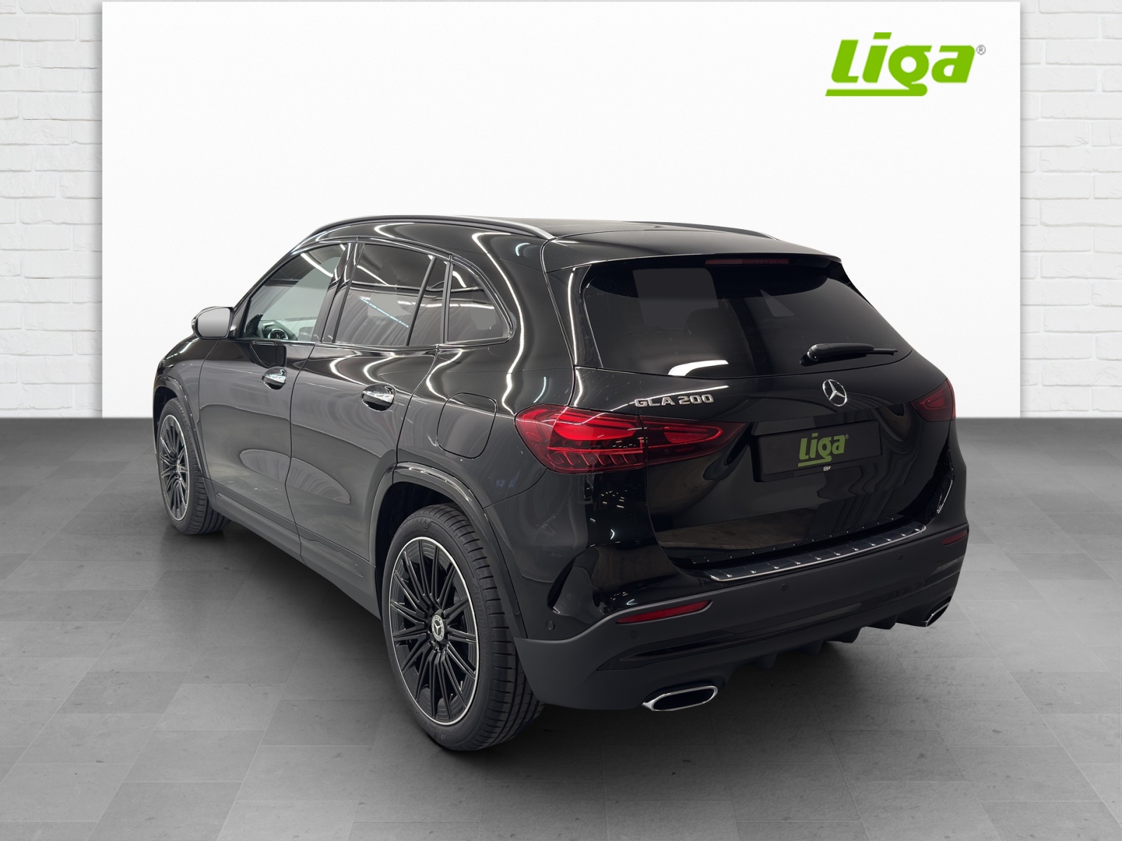 MERCEDES-BENZ GLA 200 AMG Line Night Star-image-3
