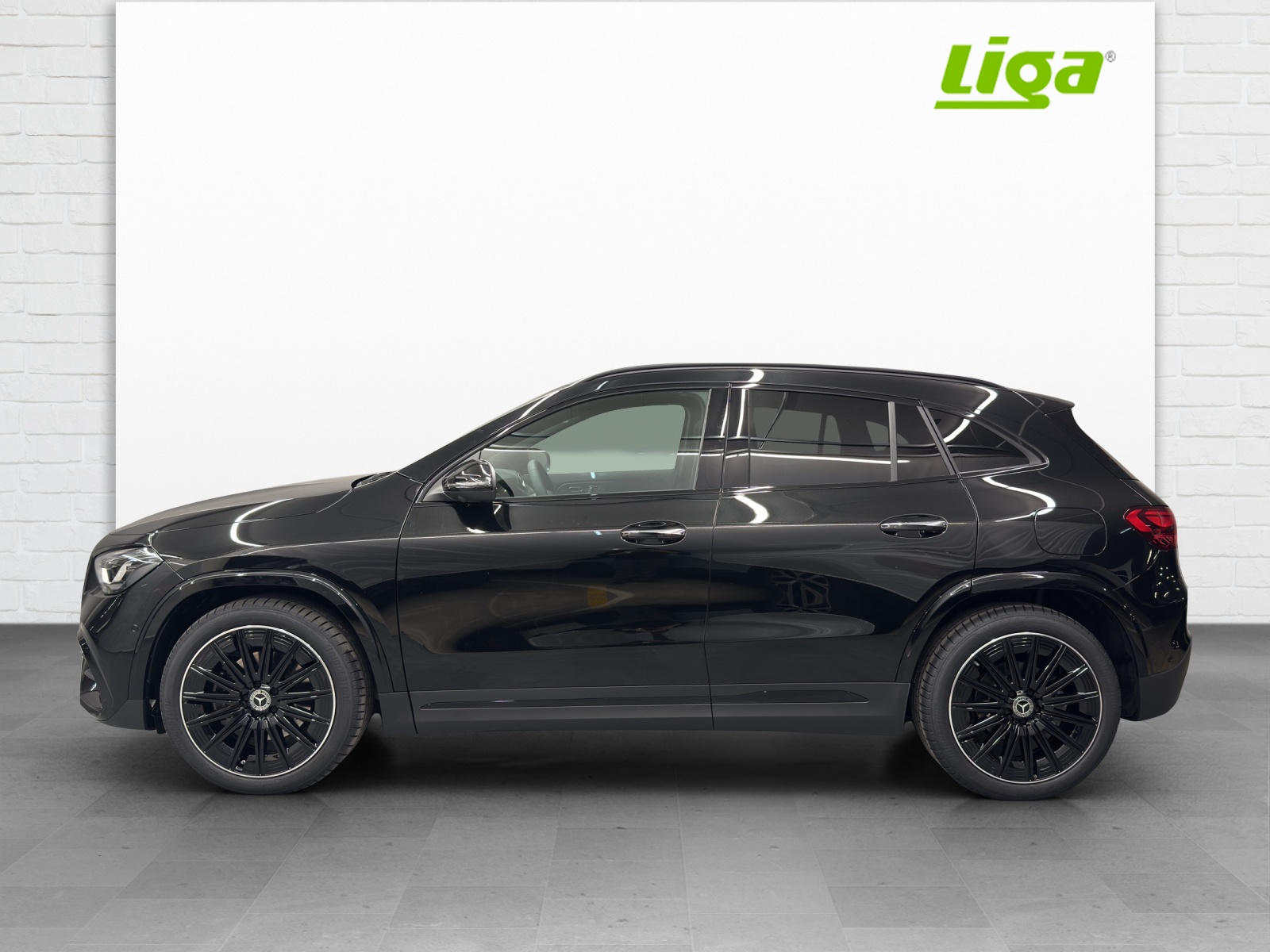 MERCEDES-BENZ GLA 200 AMG Line Night Star-image-0