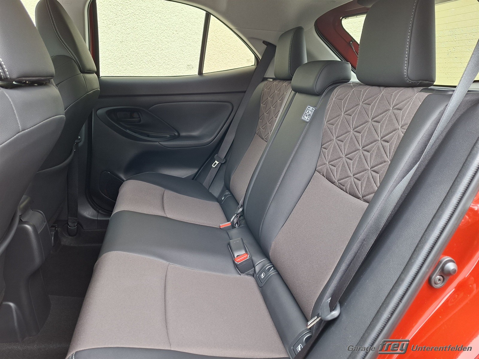 TOYOTA Yaris Cross 1.5 Premium AWDi e-CVT-image-14