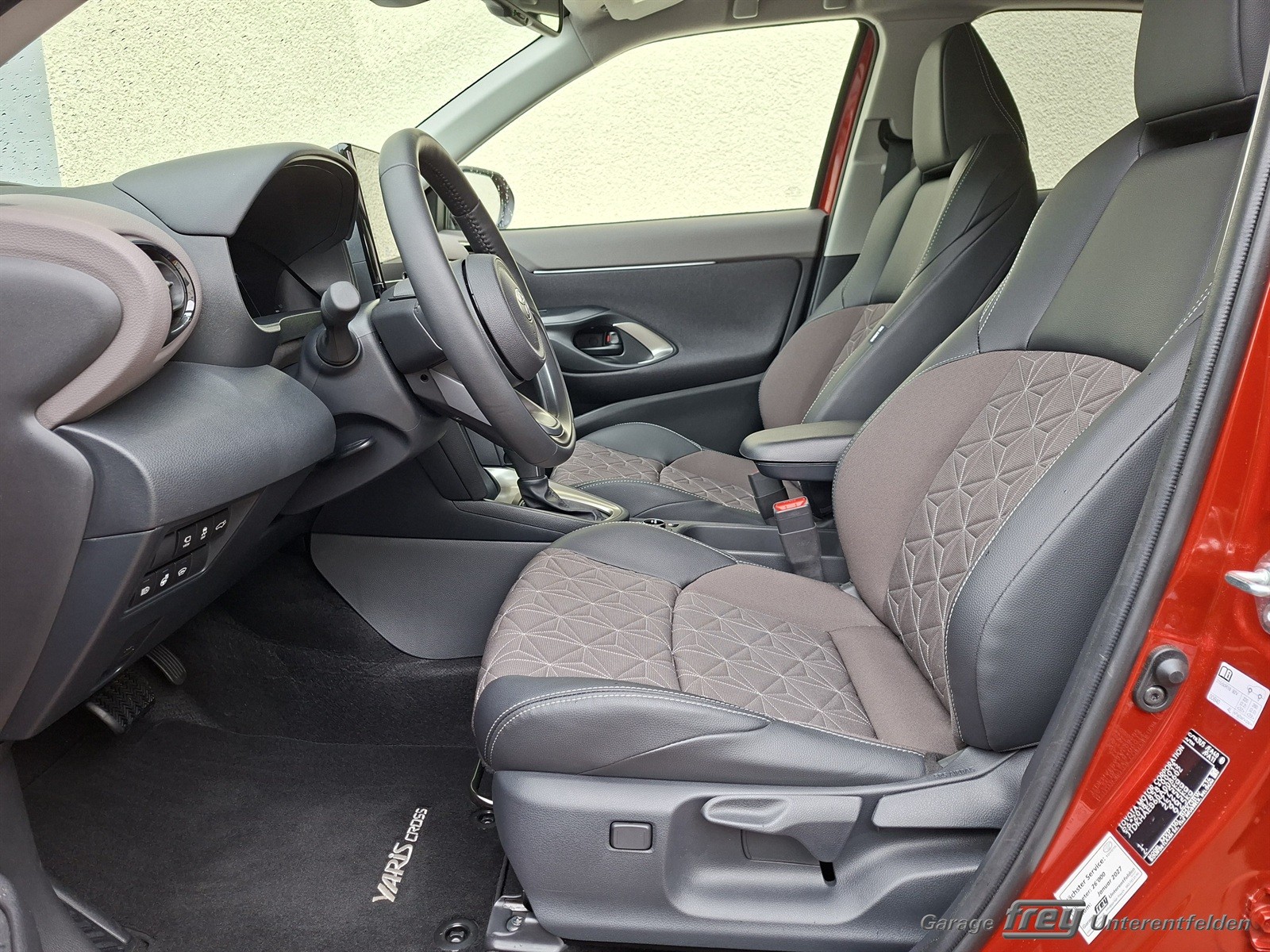 TOYOTA Yaris Cross 1.5 Premium AWDi e-CVT-image-5
