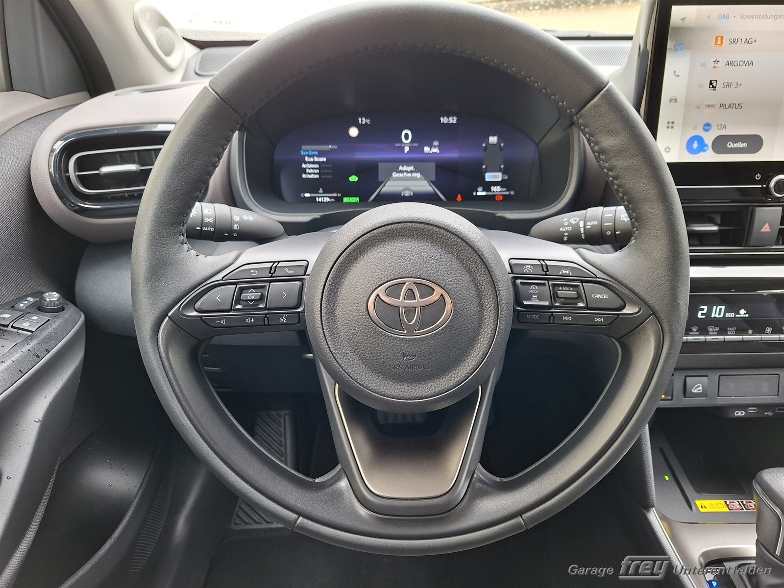 TOYOTA Yaris Cross 1.5 Premium AWDi e-CVT-image-8