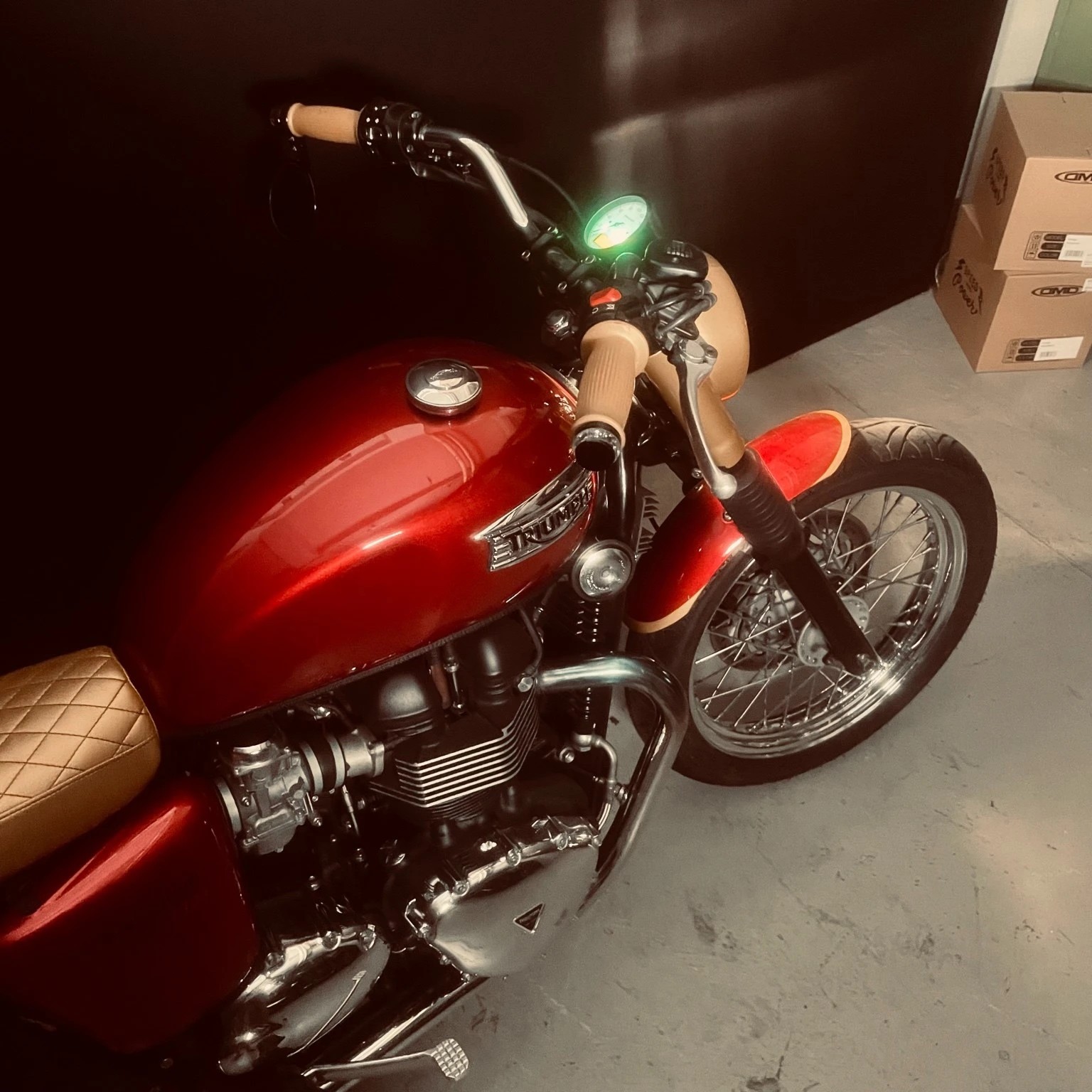 TRIUMPH Bonneville T100-image-4