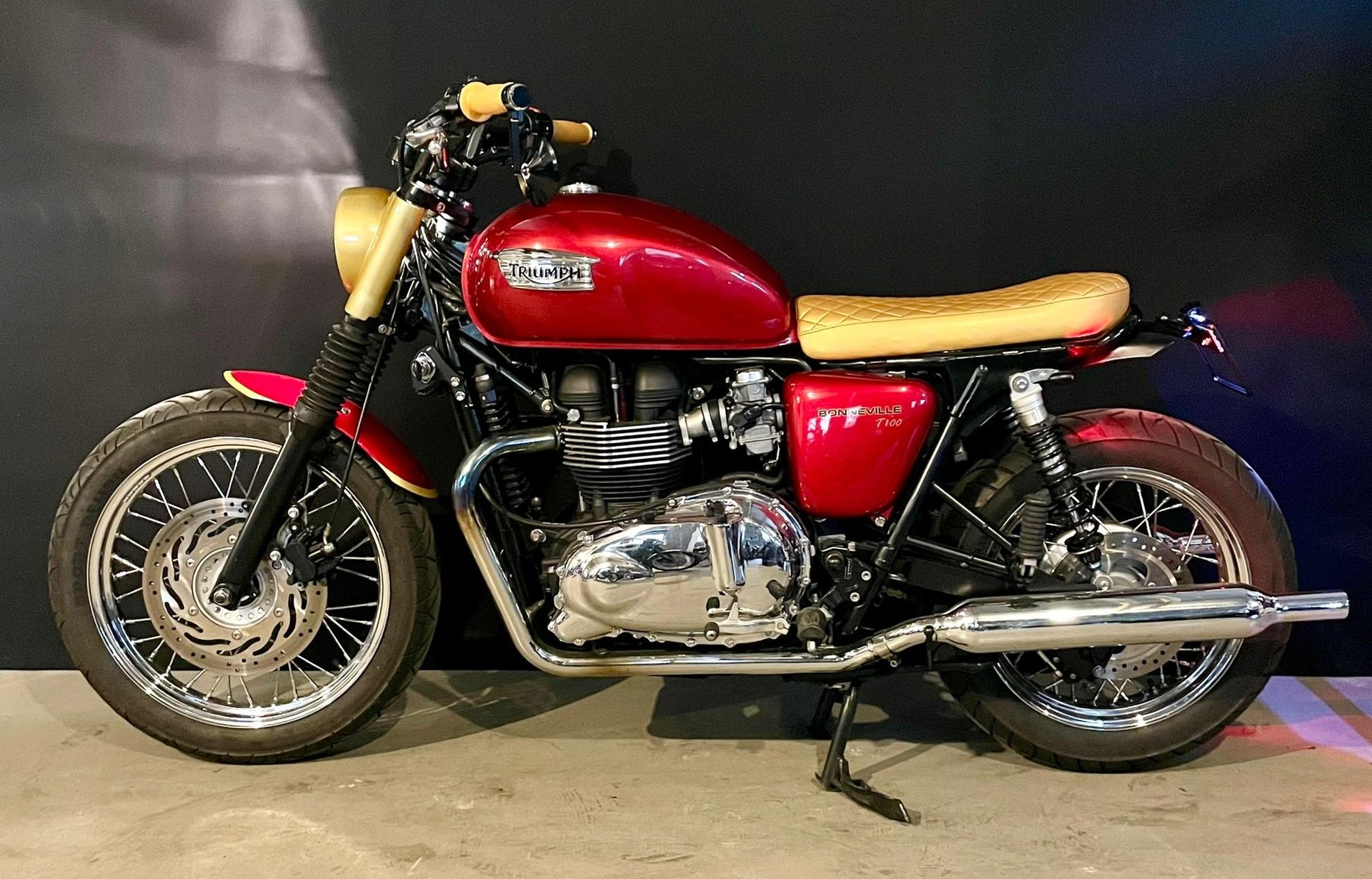 TRIUMPH Bonneville T100-image-0