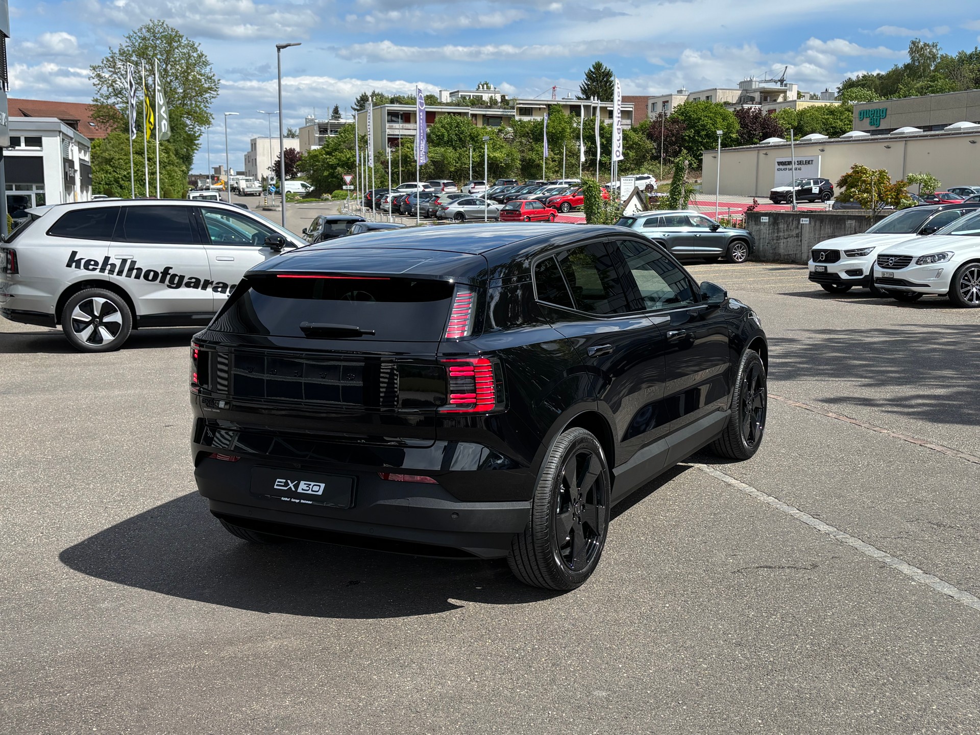 VOLVO EX30 E60 Plus Swiss Black Edition-image-6