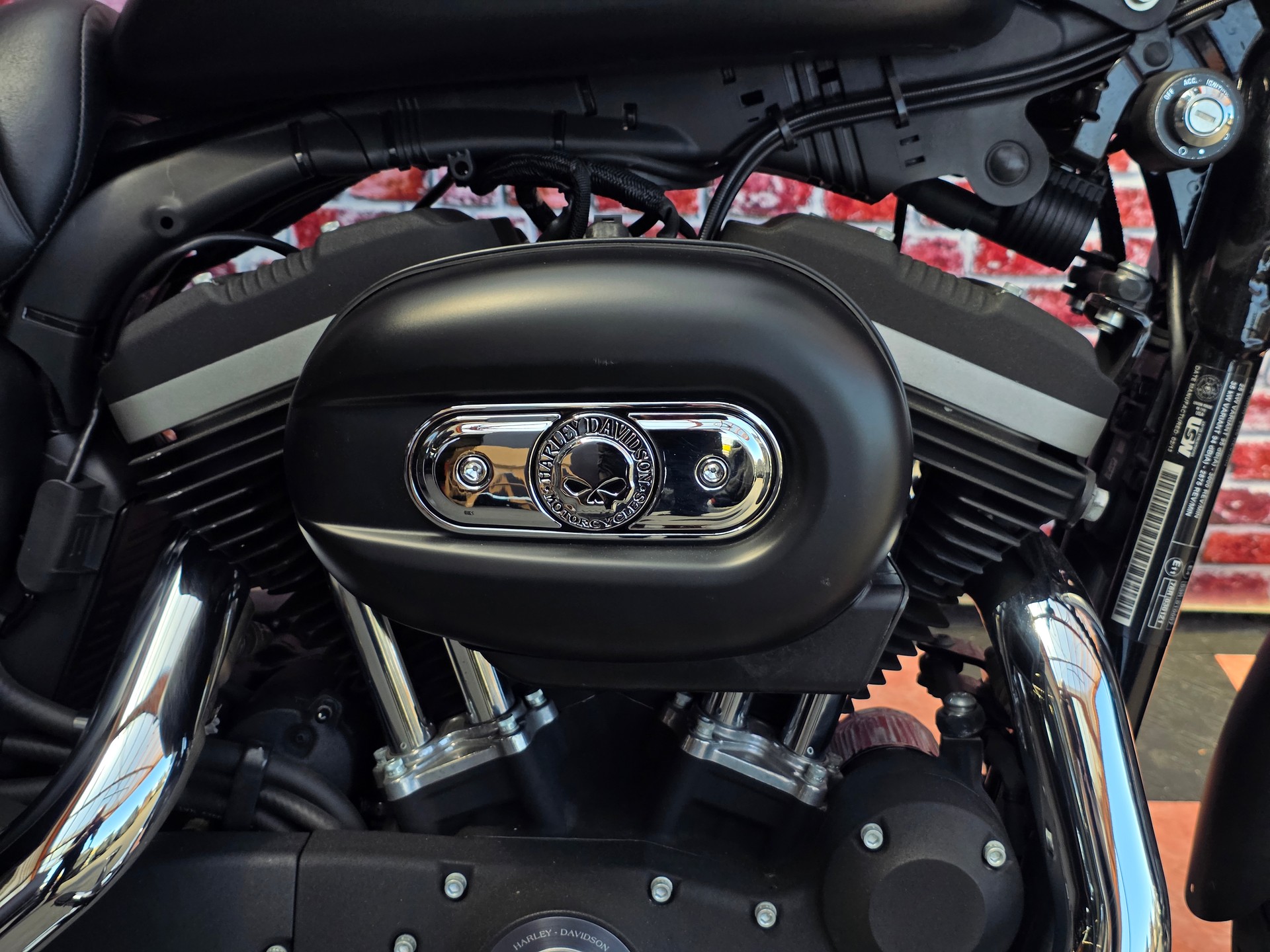 HARLEY-DAVIDSON XL 883 N Sportster Iron-image-10