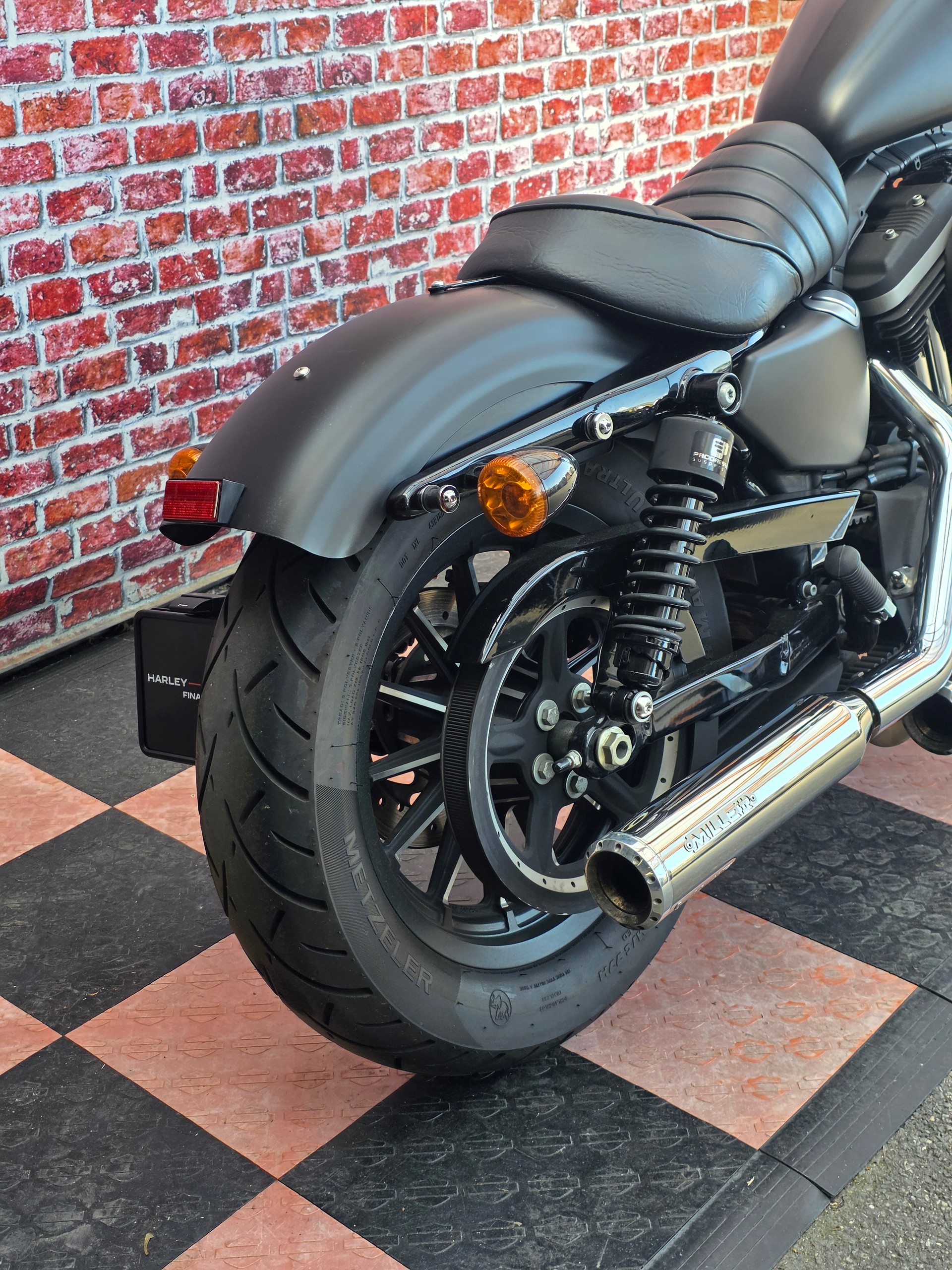 HARLEY-DAVIDSON XL 883 N Sportster Iron-image-6