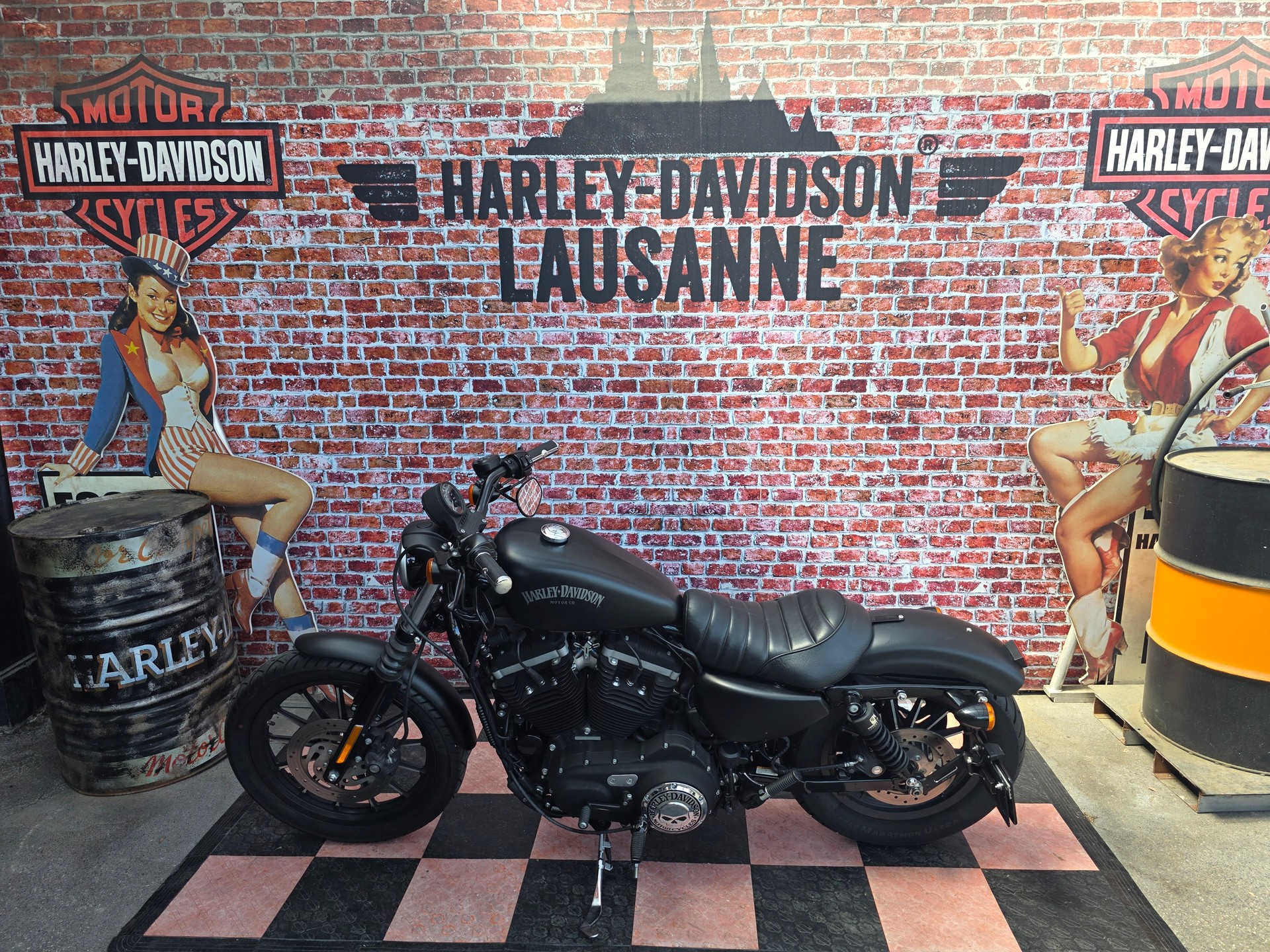 HARLEY-DAVIDSON XL 883 N Sportster Iron-showroom-element-1
