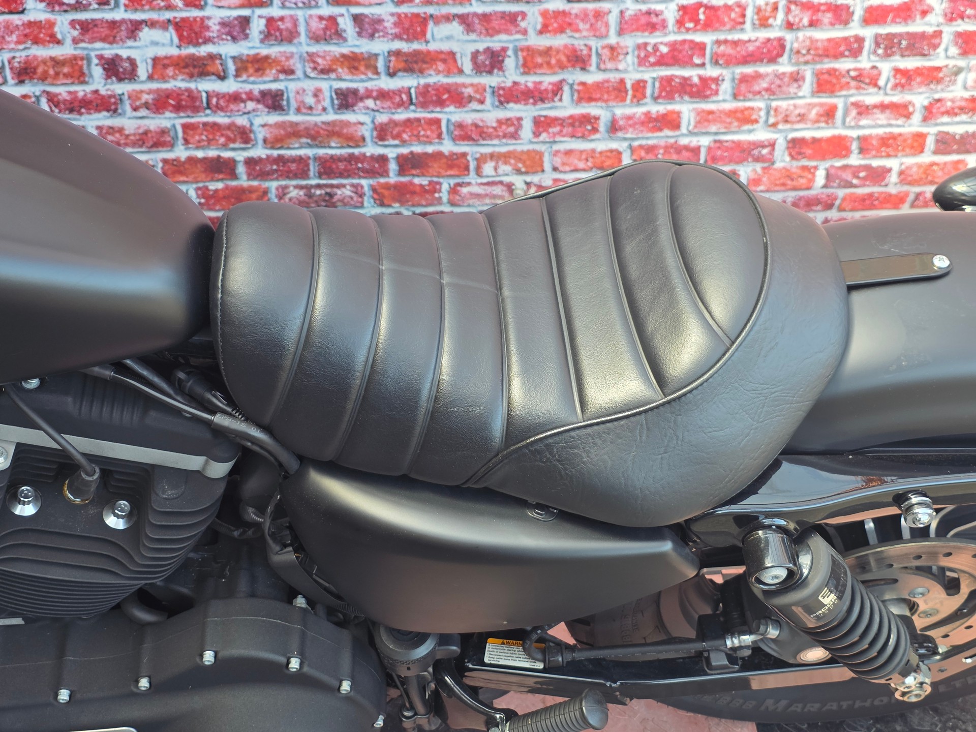 HARLEY-DAVIDSON XL 883 N Sportster Iron-image-9