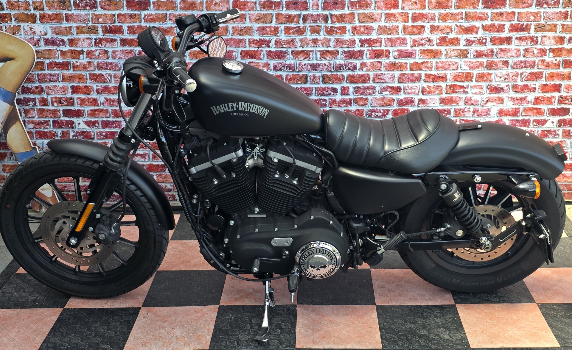 HARLEY-DAVIDSON XL 883 N Sportster Iron-showroom-element-3