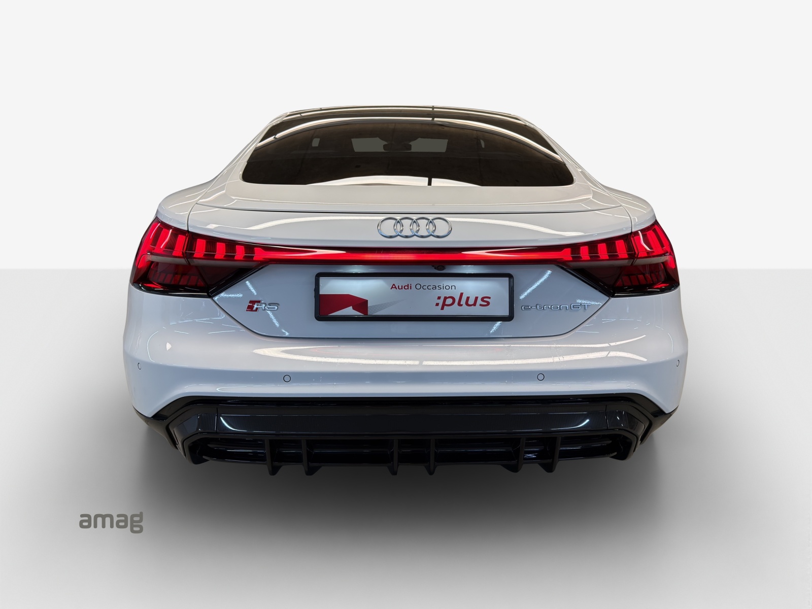 AUDI RS e-tron GT quattro-showroom-element-3