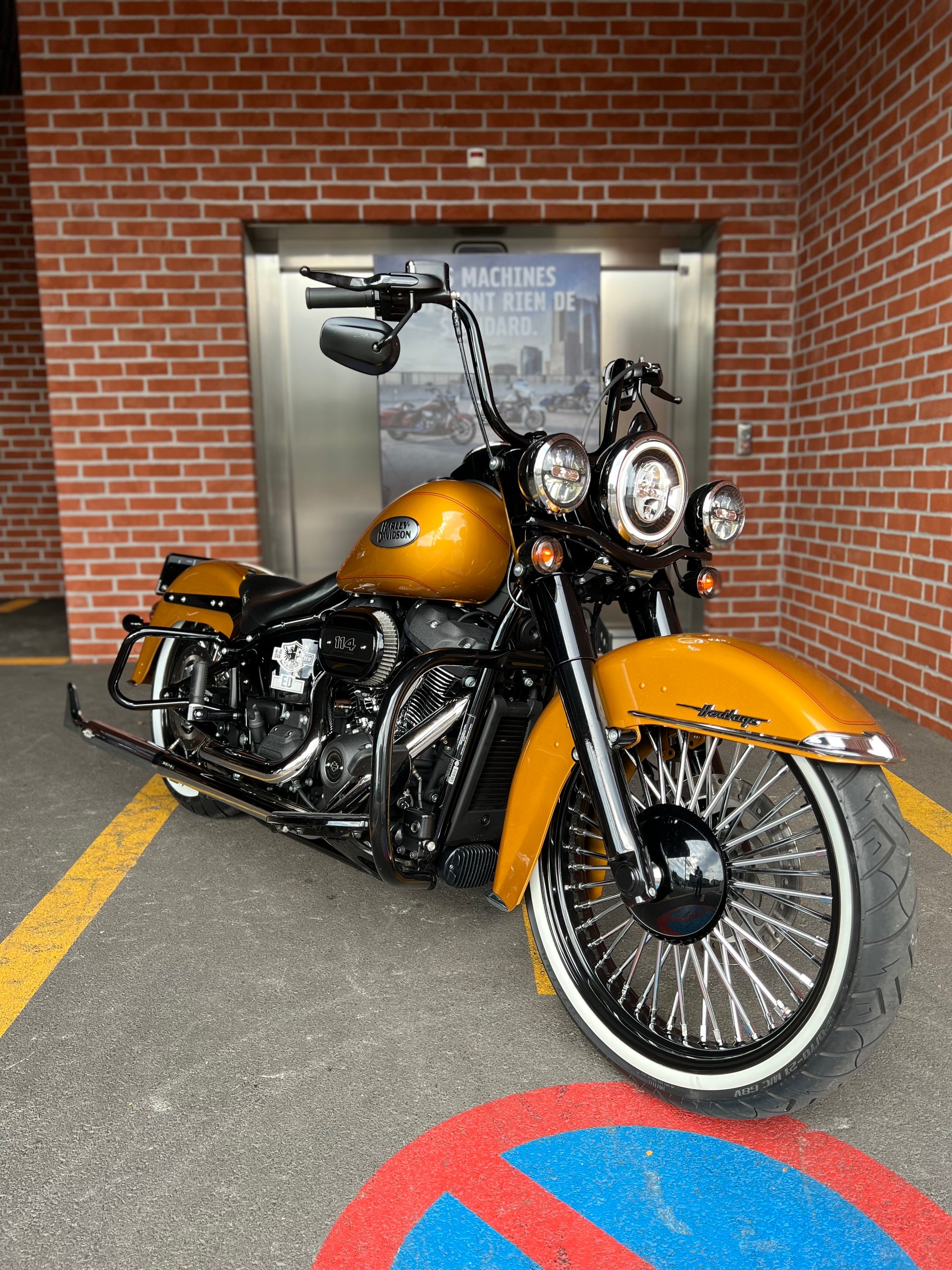 HARLEY-DAVIDSON FLHCS Heritage Classic 114 Black Finish-image-0