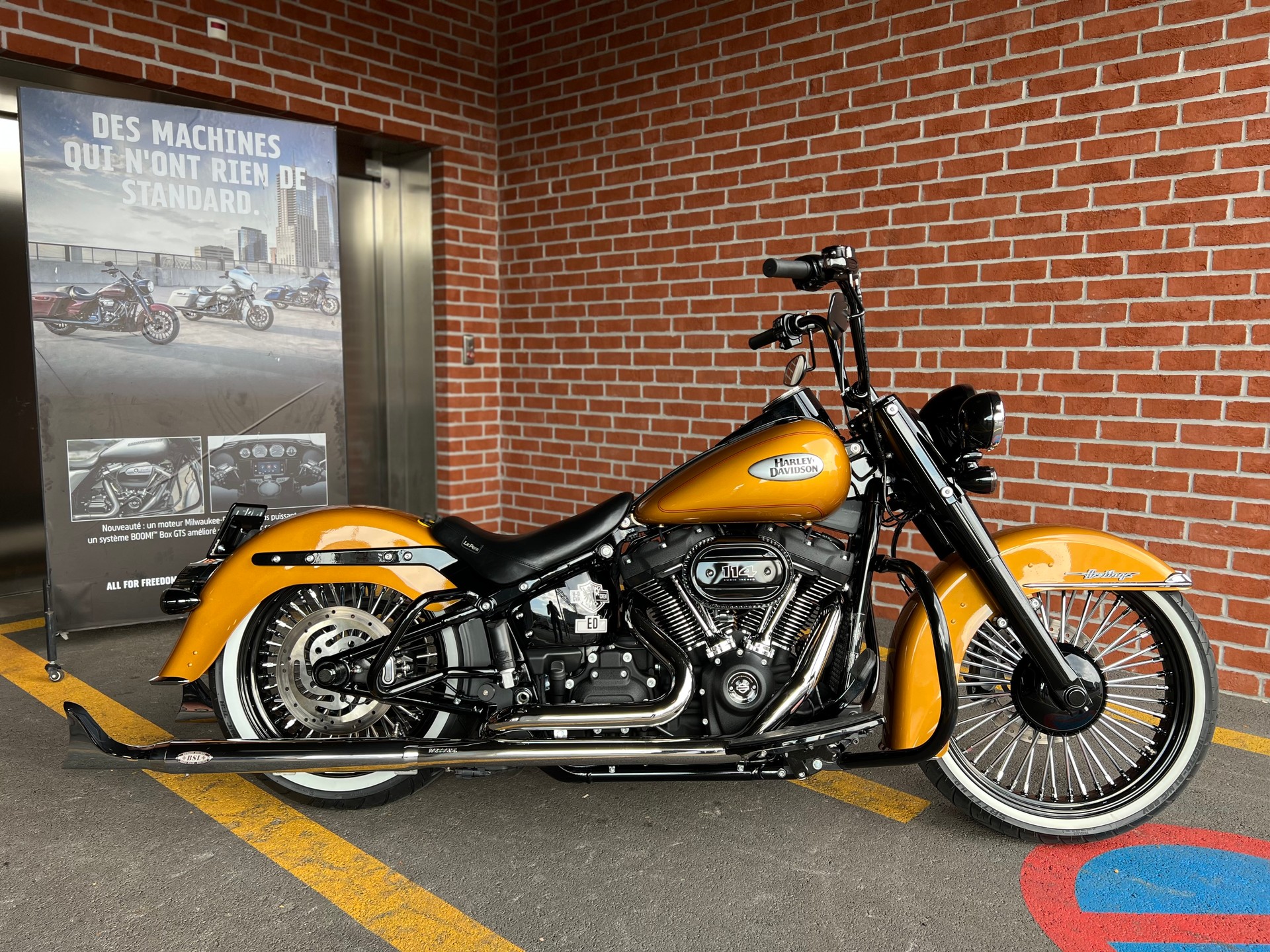 HARLEY-DAVIDSON FLHCS Heritage Classic 114 Black Finish-image-2