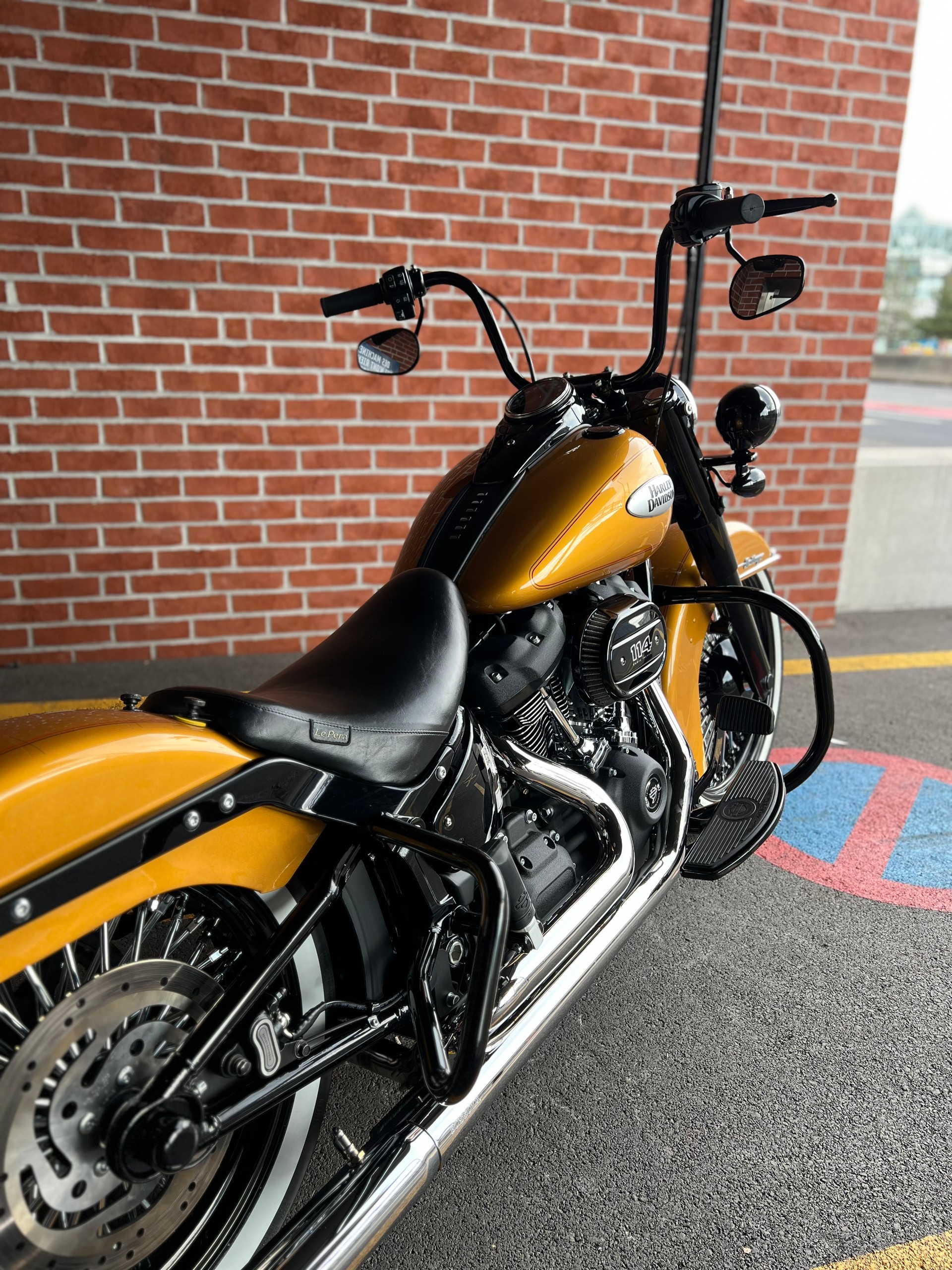HARLEY-DAVIDSON FLHCS Heritage Classic 114 Black Finish-image-1
