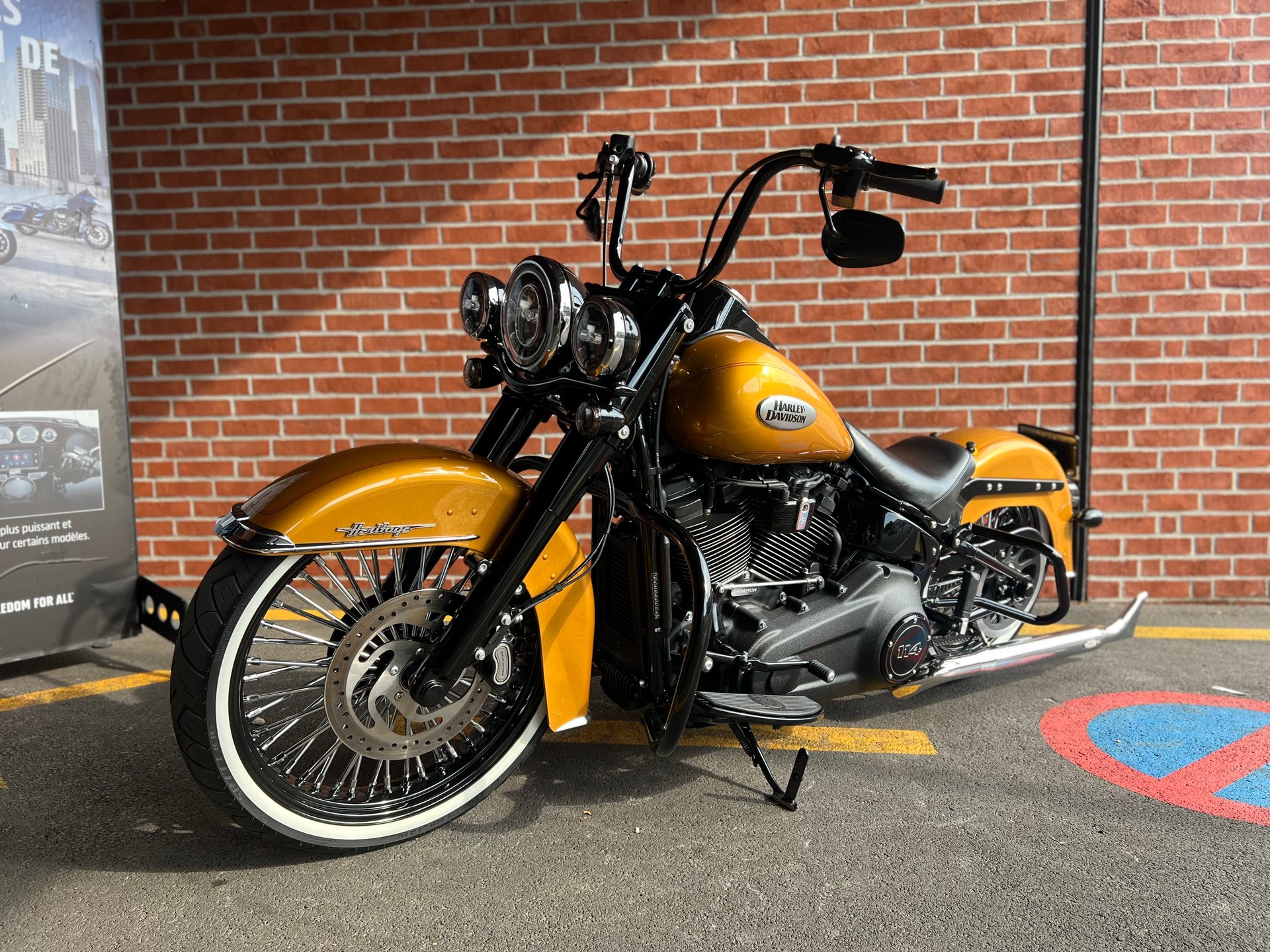 HARLEY-DAVIDSON FLHCS Heritage Classic 114 Black Finish-image-7