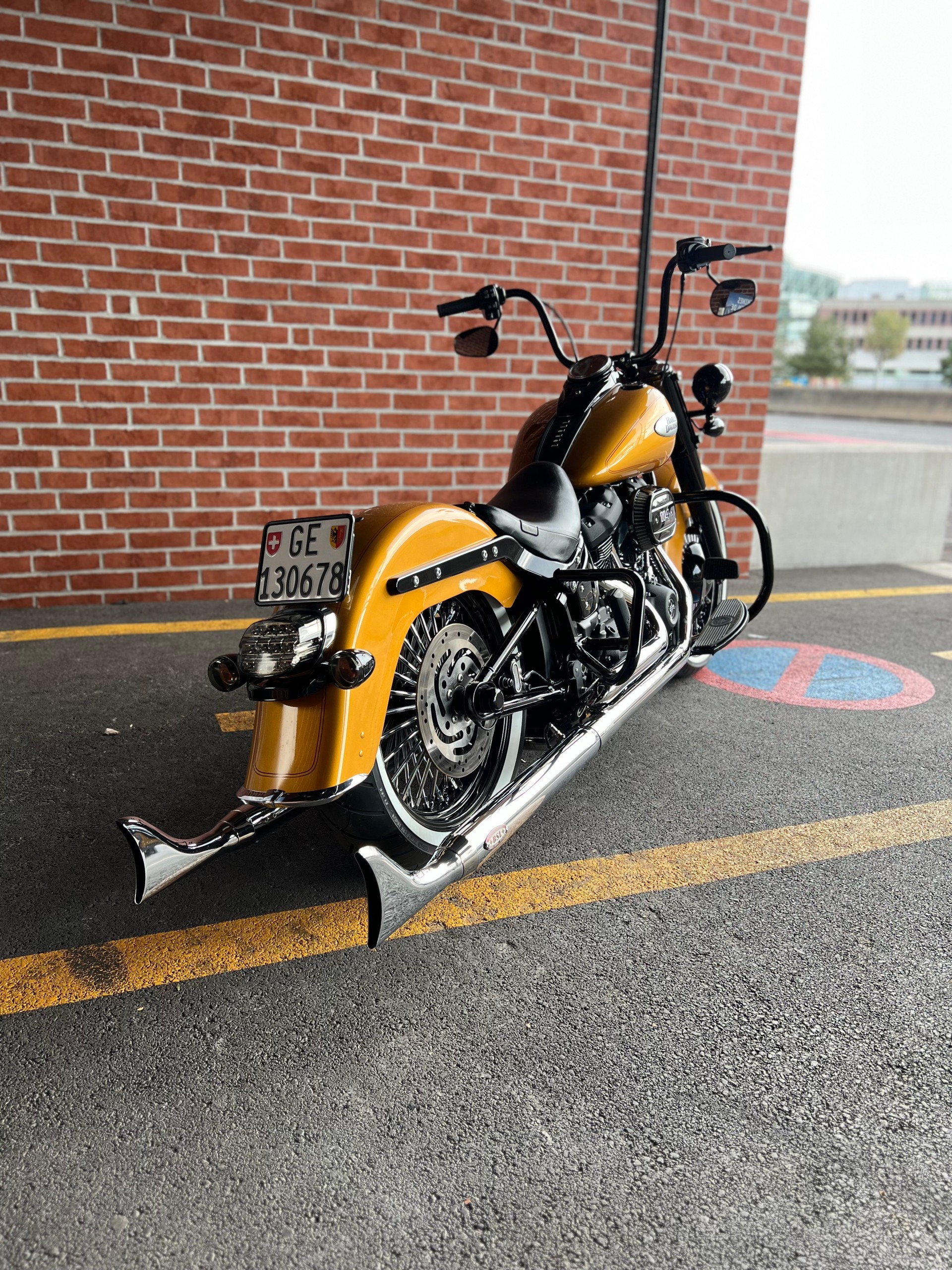 HARLEY-DAVIDSON FLHCS Heritage Classic 114 Black Finish-image-4