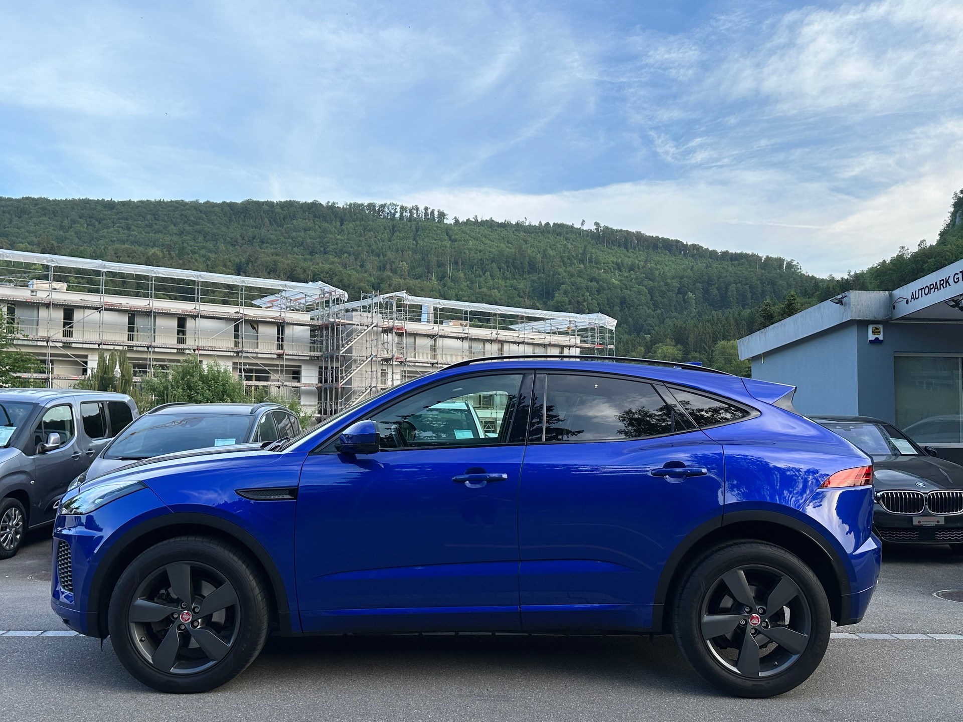 JAGUAR E-Pace 2.0d D180 R-Dynamic SE AWD Automatik-showroom-element-3