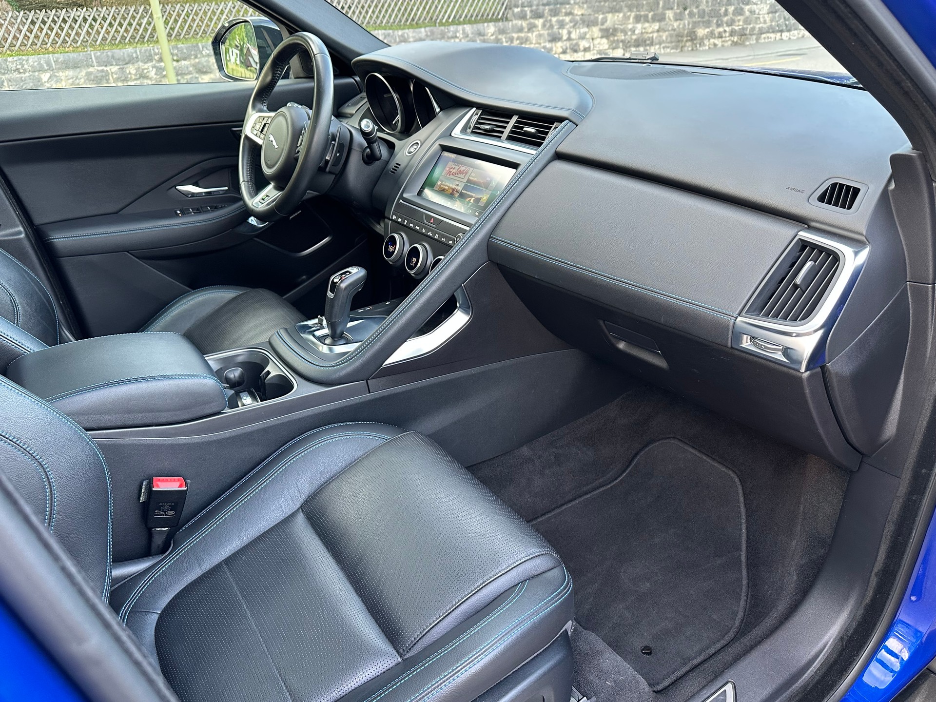 JAGUAR E-Pace 2.0d D180 R-Dynamic SE AWD Automatik-image-10