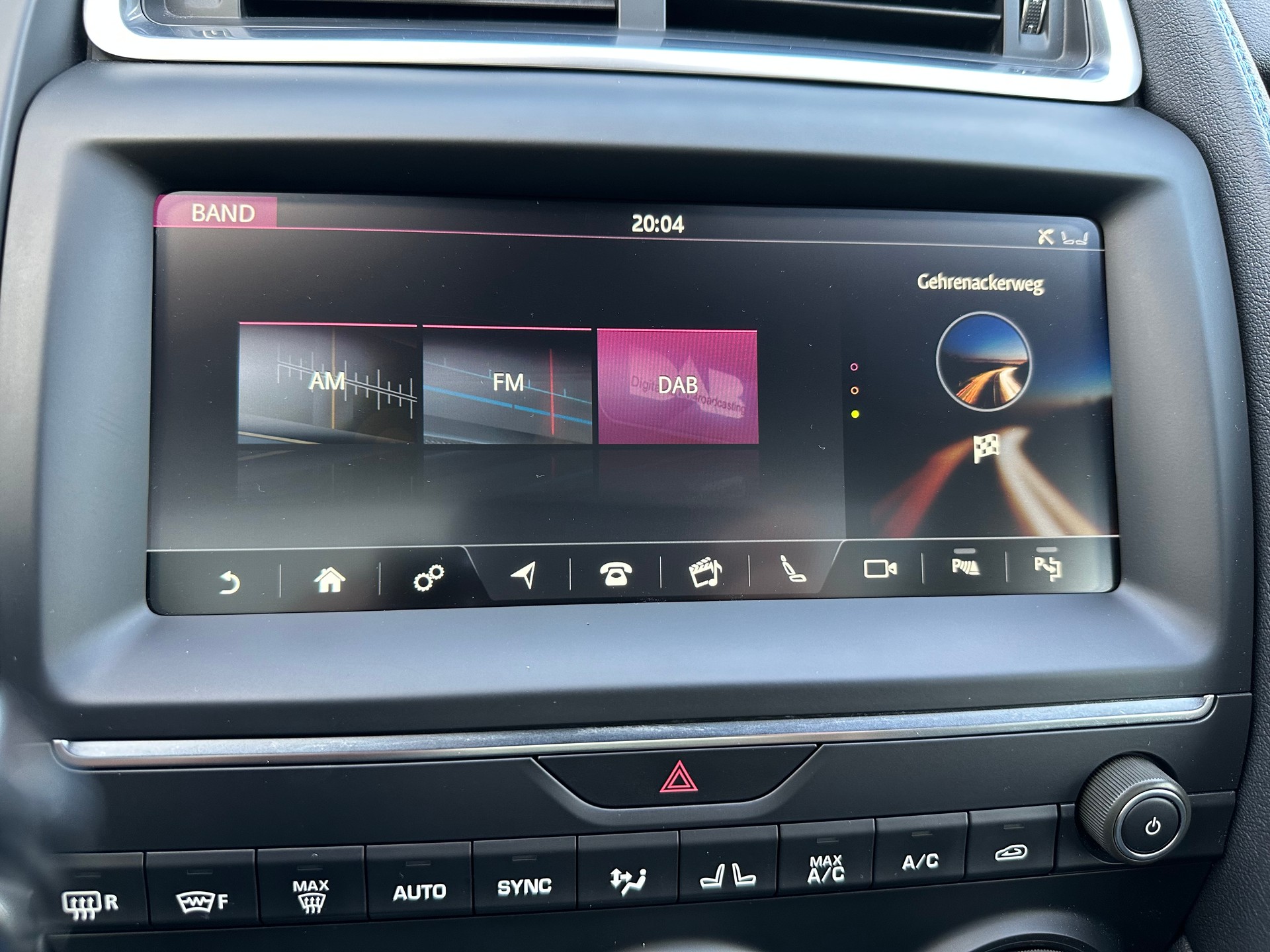JAGUAR E-Pace 2.0d D180 R-Dynamic SE AWD Automatik-image-19