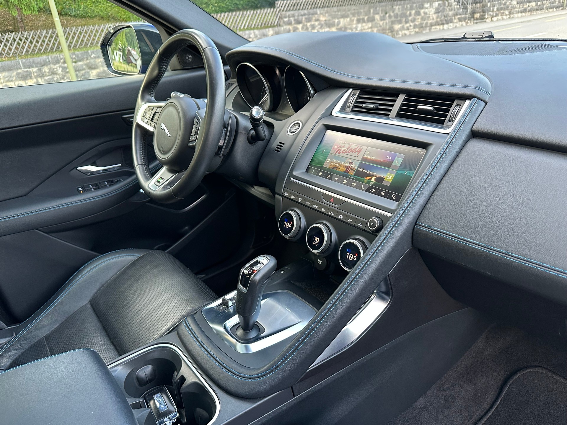 JAGUAR E-Pace 2.0d D180 R-Dynamic SE AWD Automatik-image-14