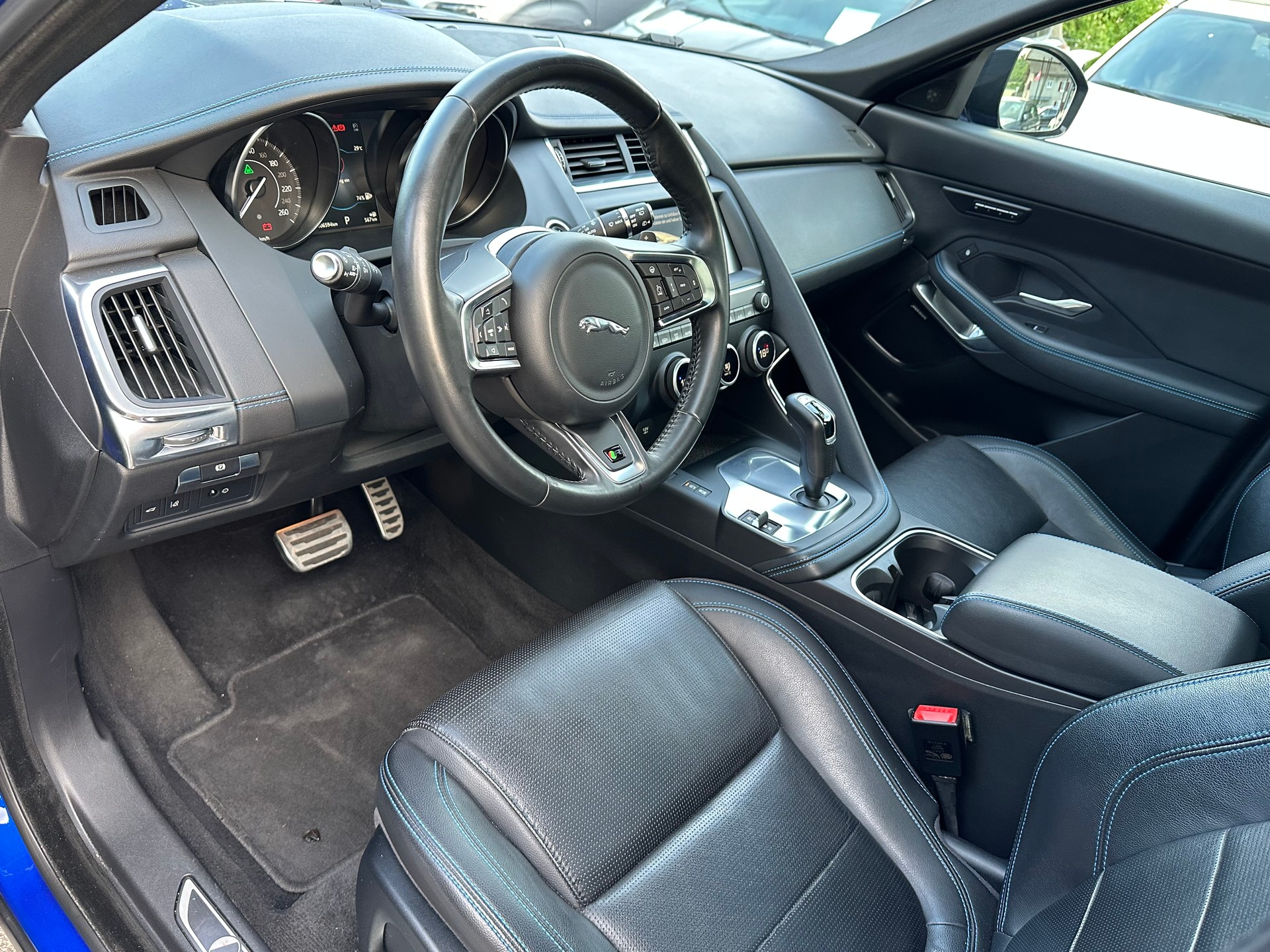 JAGUAR E-Pace 2.0d D180 R-Dynamic SE AWD Automatik-image-8