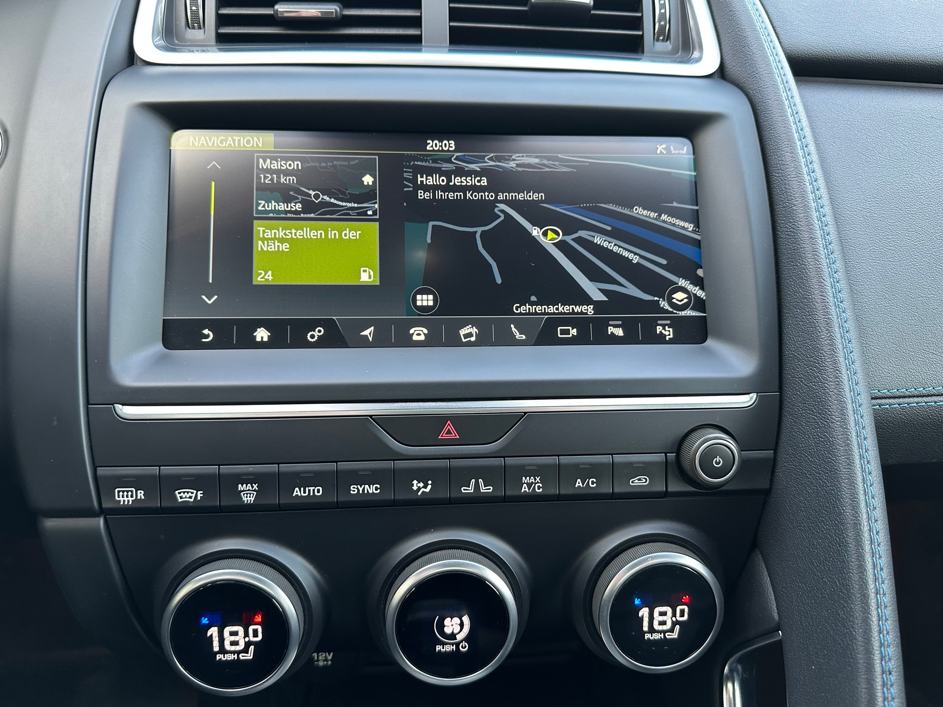 JAGUAR E-Pace 2.0d D180 R-Dynamic SE AWD Automatik-image-17