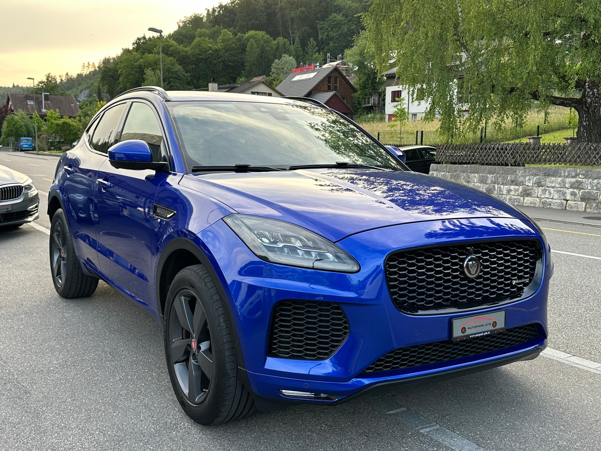 JAGUAR E-Pace 2.0d D180 R-Dynamic SE AWD Automatik-showroom-element-1