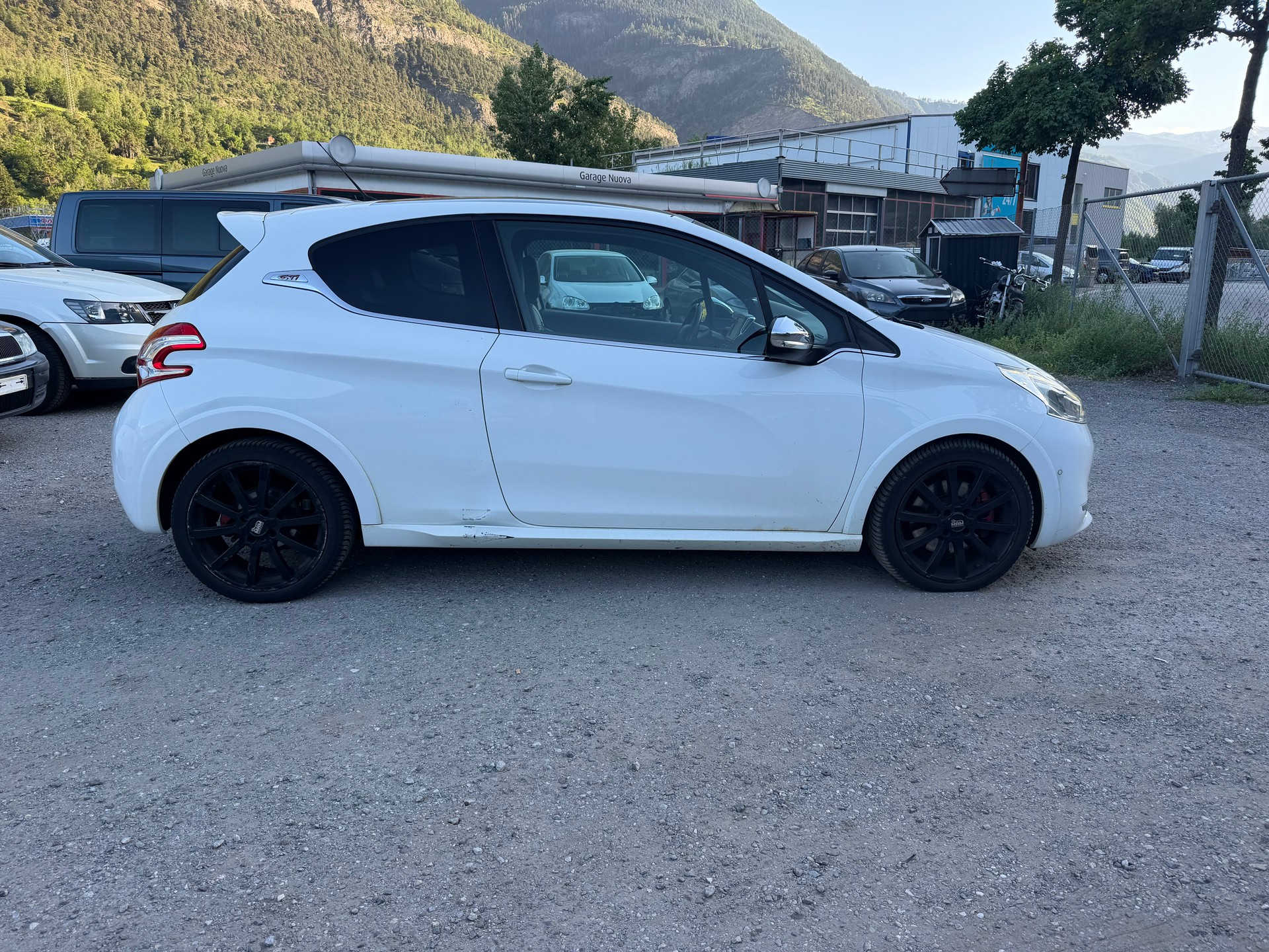 PEUGEOT 208 1.6 Turbo GTi-image-4