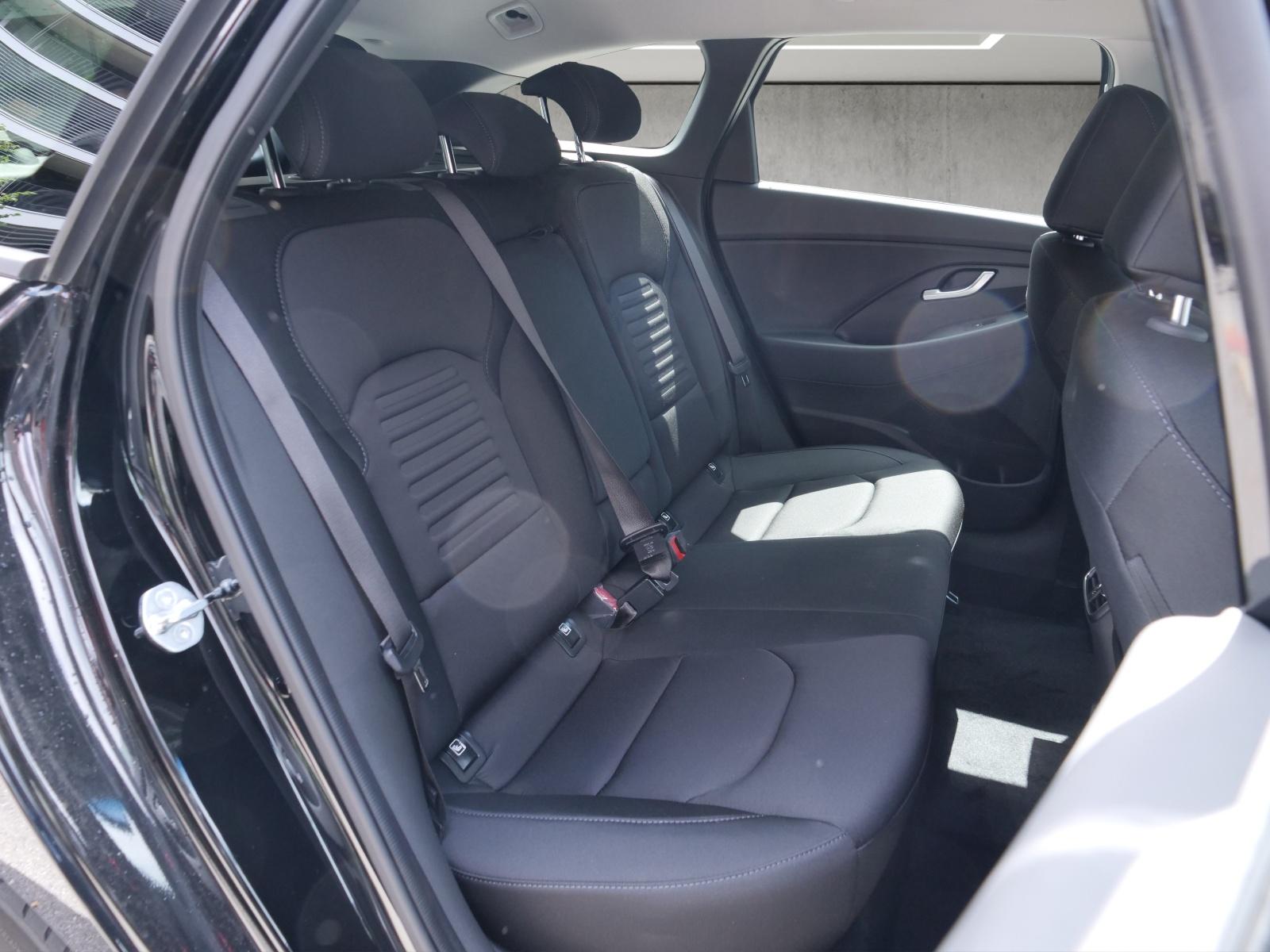 HYUNDAI i30 Wagon 1.5 T-GDi Amplia-image-15