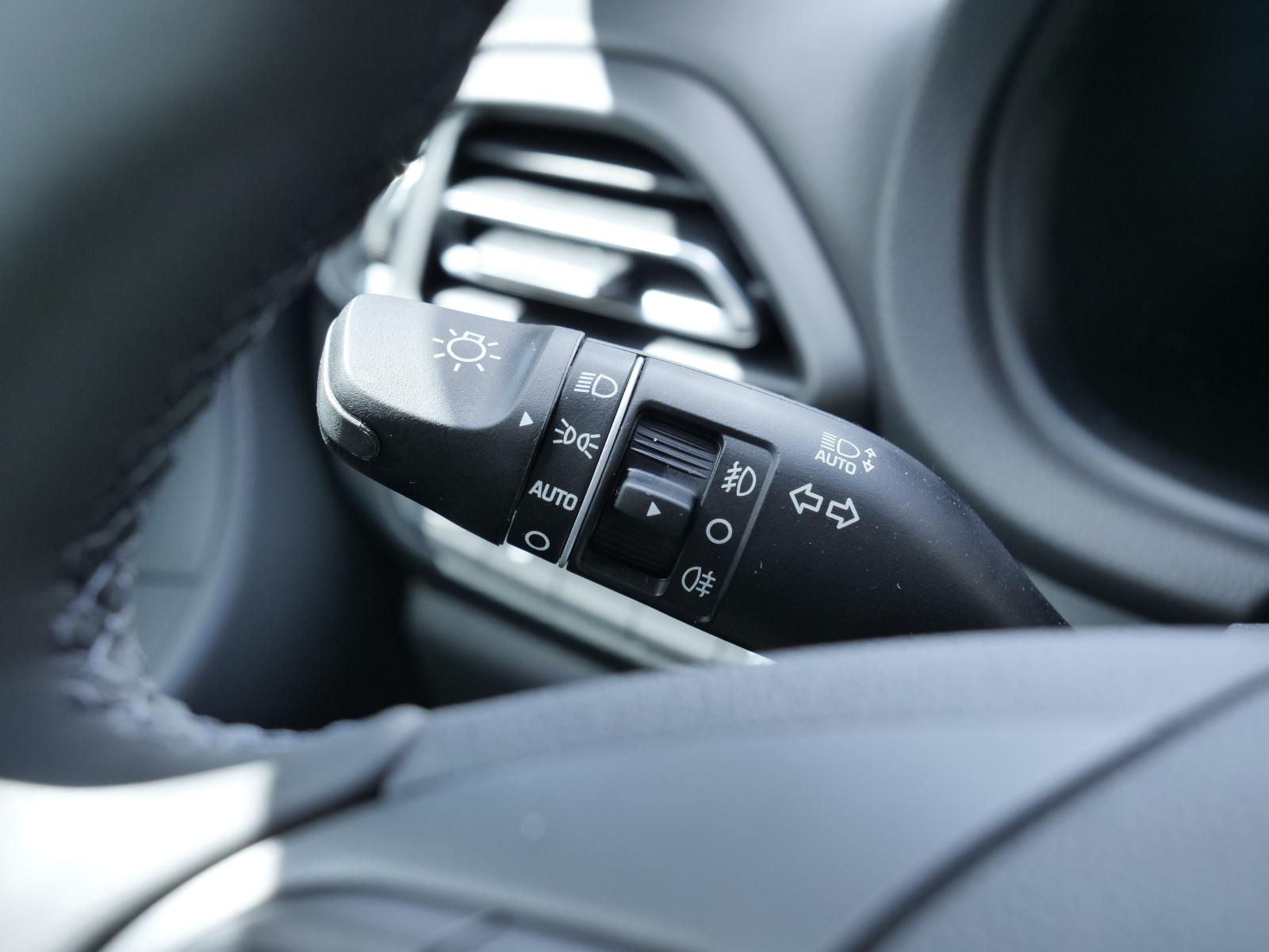 HYUNDAI i30 Wagon 1.5 T-GDi Amplia-image-18