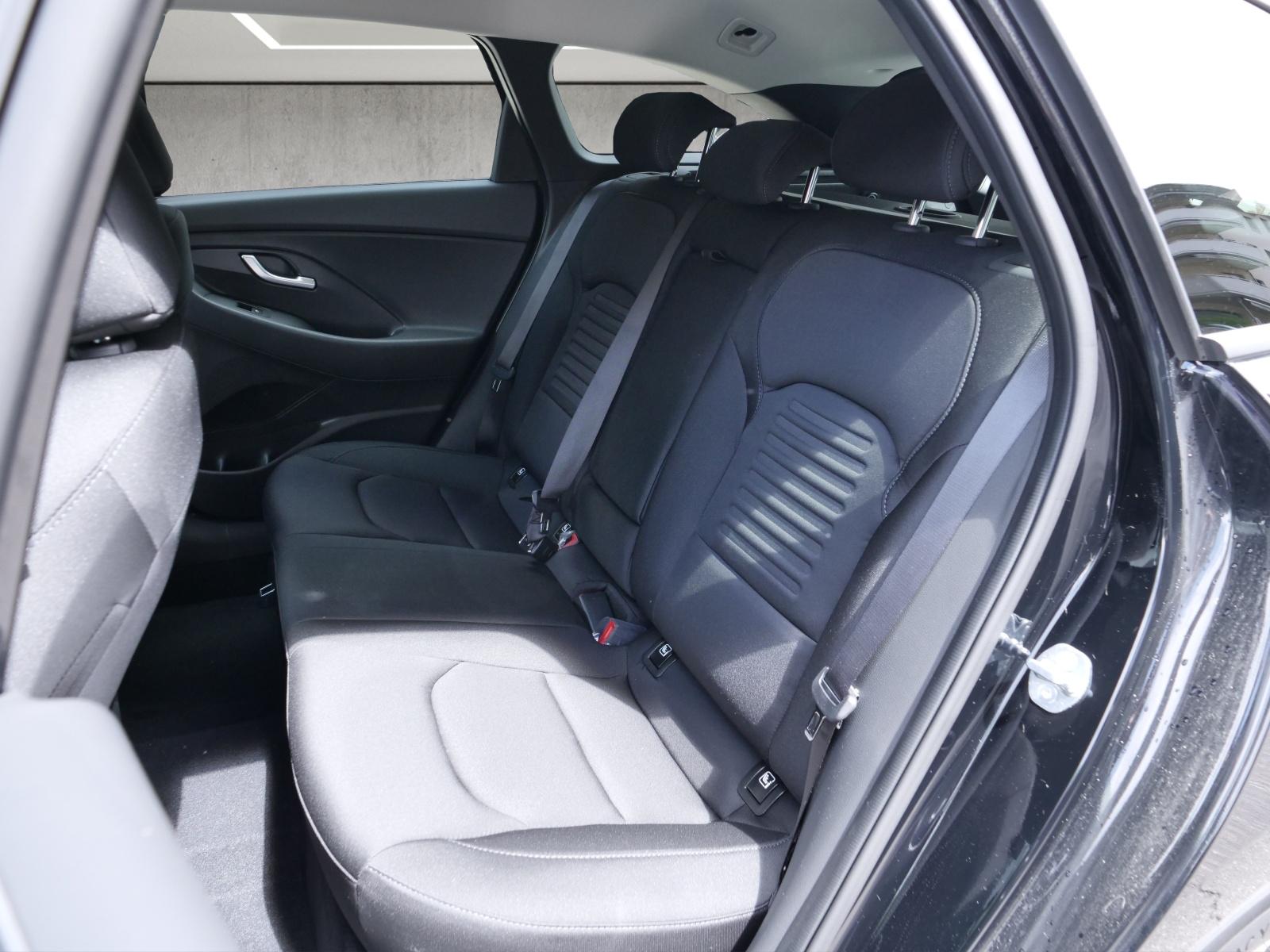 HYUNDAI i30 Wagon 1.5 T-GDi Amplia-image-10