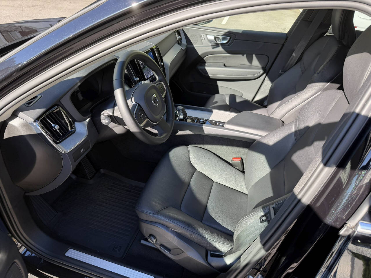 VOLVO XC60 2.0 B4 MH Core AWD-image-8