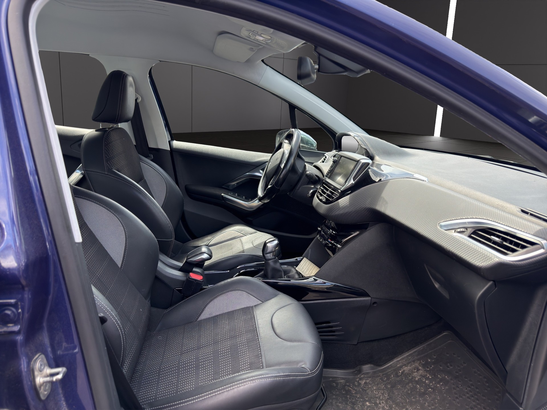 PEUGEOT 2008 1.2 PureTech Active-image-8
