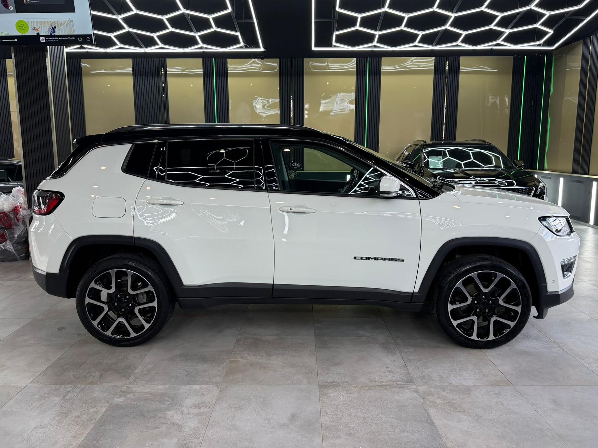 JEEP Compass 1.4 Turbo Limited AWD 9ATX-showroom-element-3