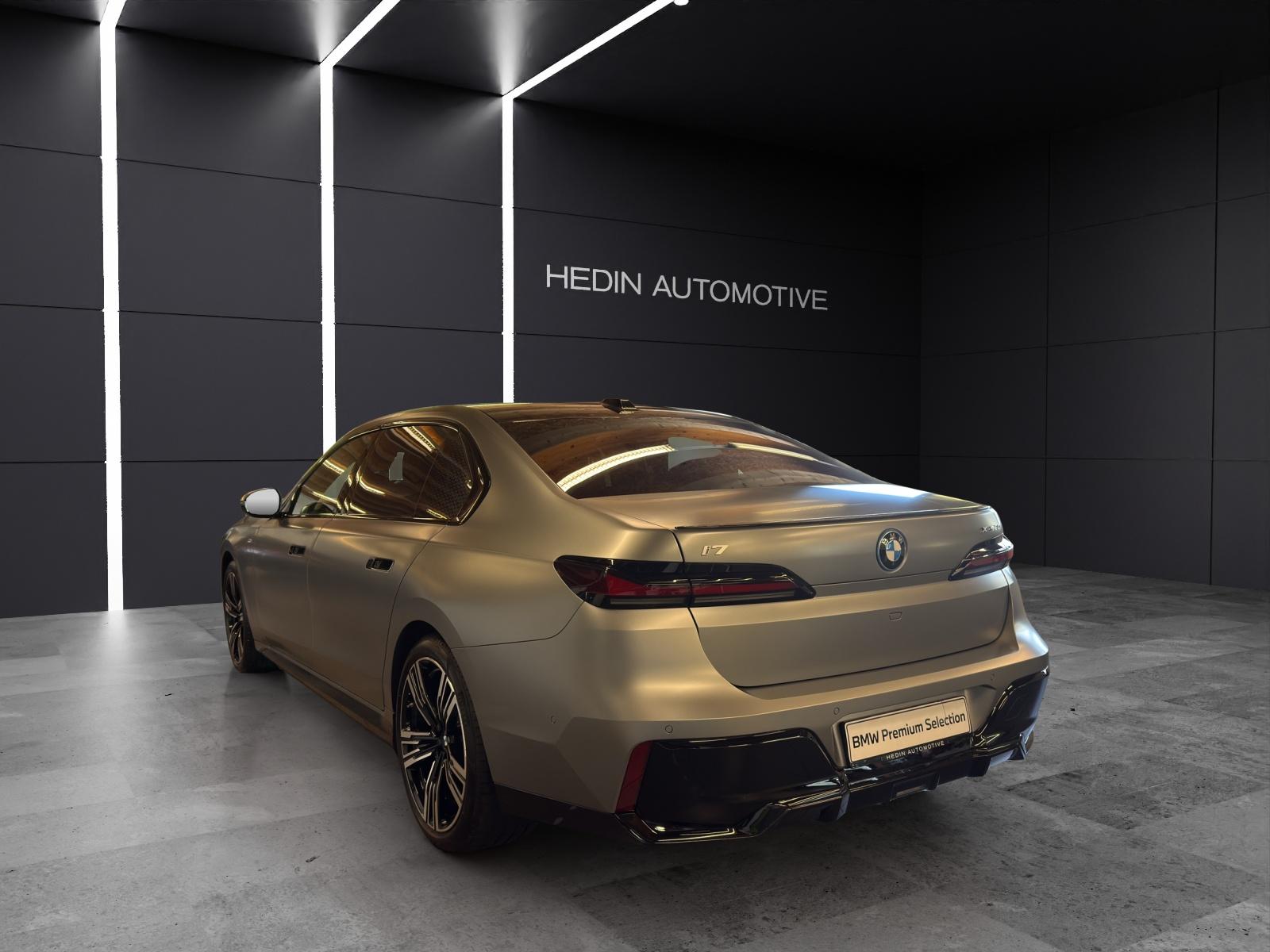 BMW i7 xDrive60-showroom-element-2
