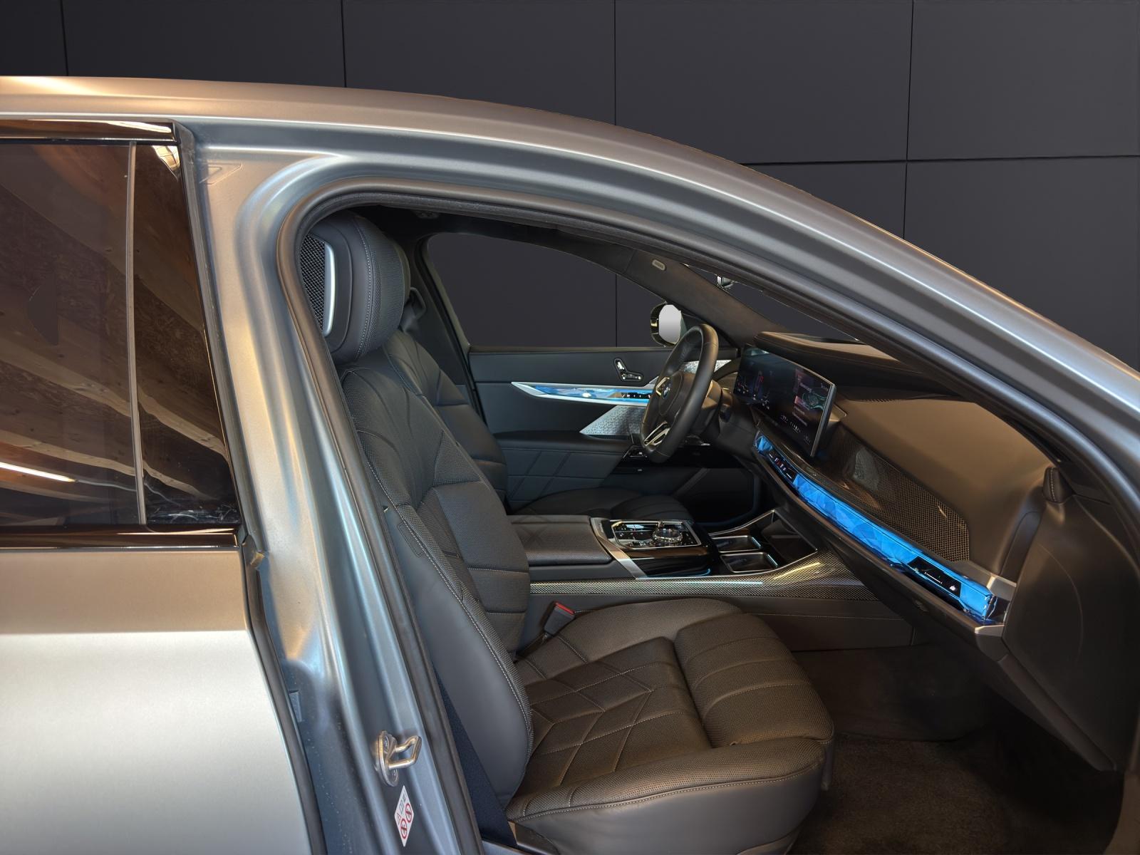 BMW i7 xDrive60-image-14