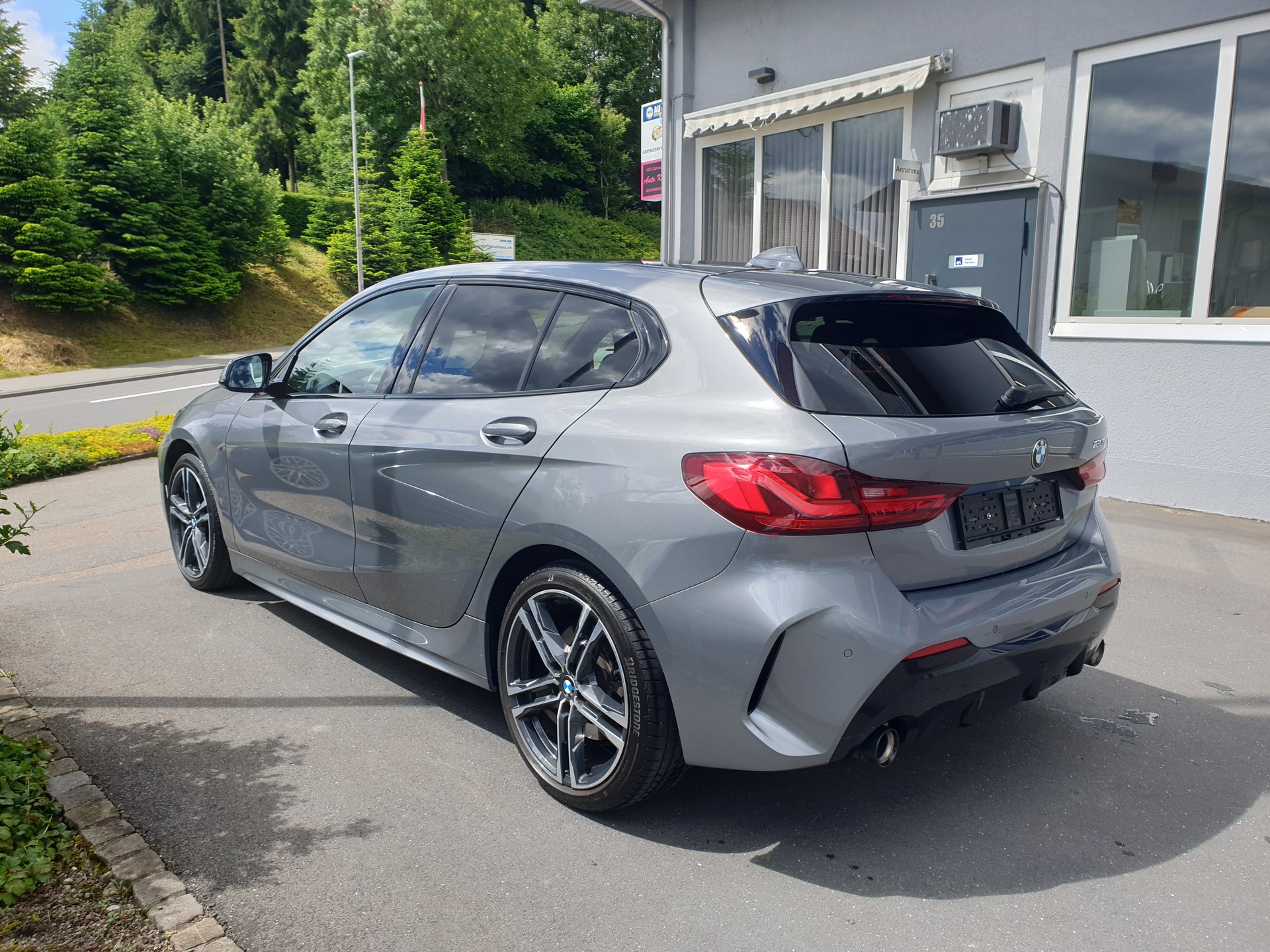 BMW 120i M Sport Steptronic-image-2