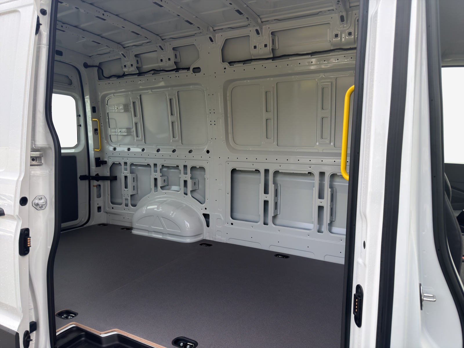 VW Crafter 35 Kastenwagen 140PS 6G RS 3640 mm-image-13