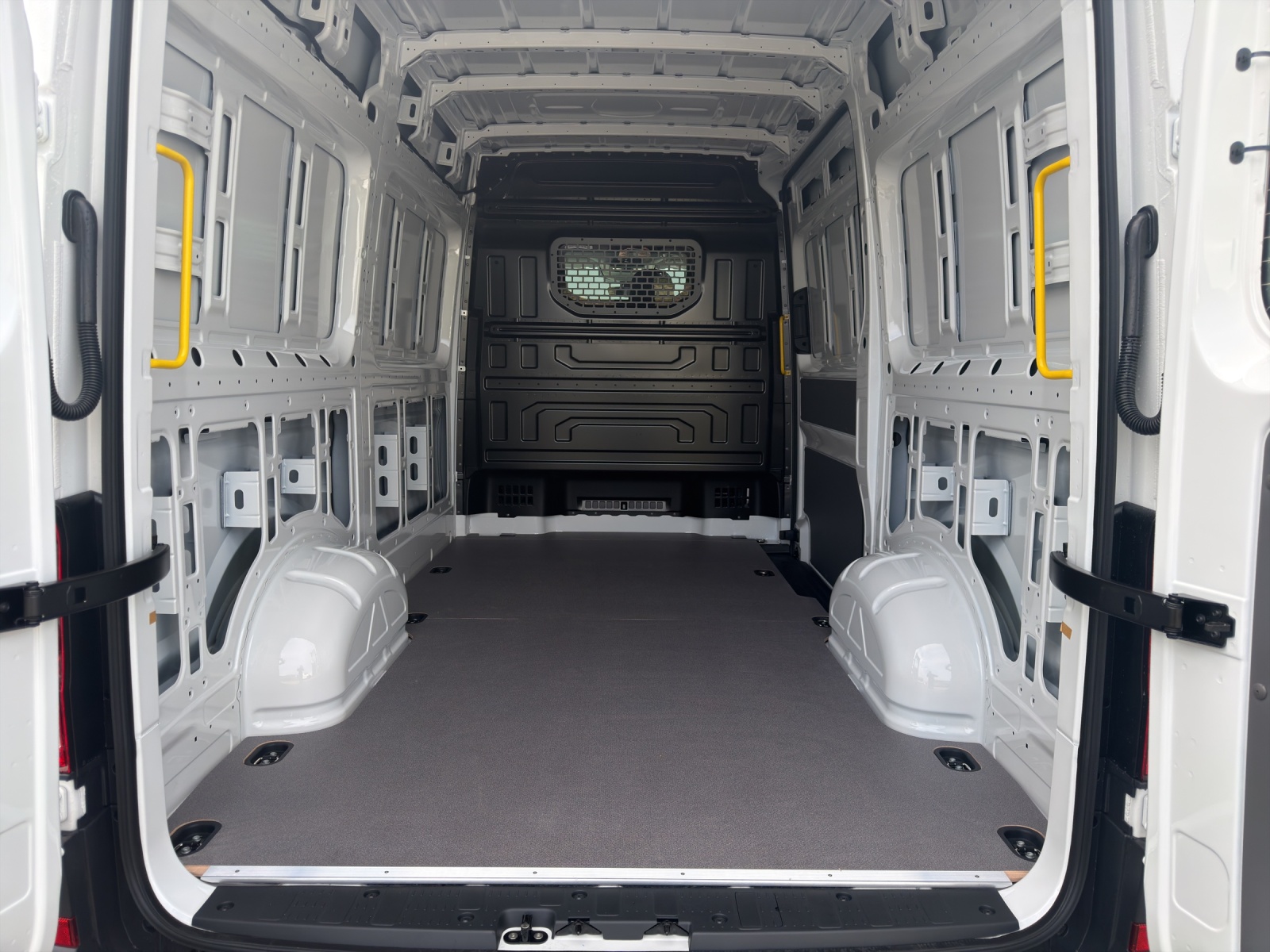 VW Crafter 35 Kastenwagen 140PS 6G RS 3640 mm-image-12